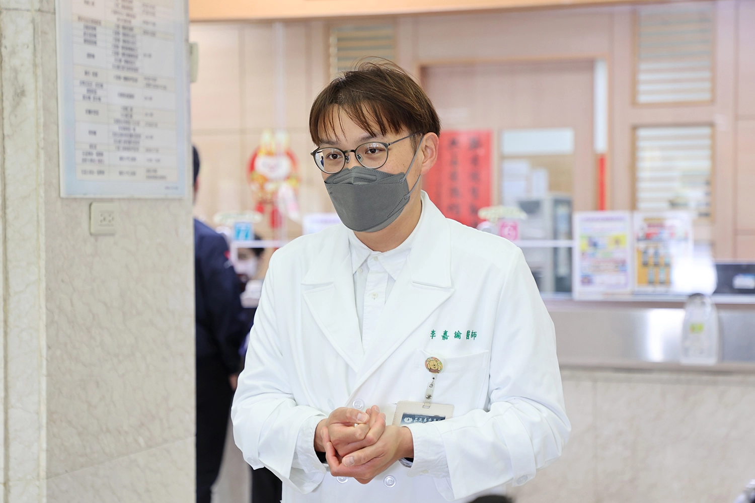花蓮慈院牙科部李嘉諭醫師表示,口腔牽涉到營養攝取,因此和全身的健康都息息相關,希望透過此次的義診活動和衛教宣導,讓家長更關注小朋友的飲食和刷牙習慣。
