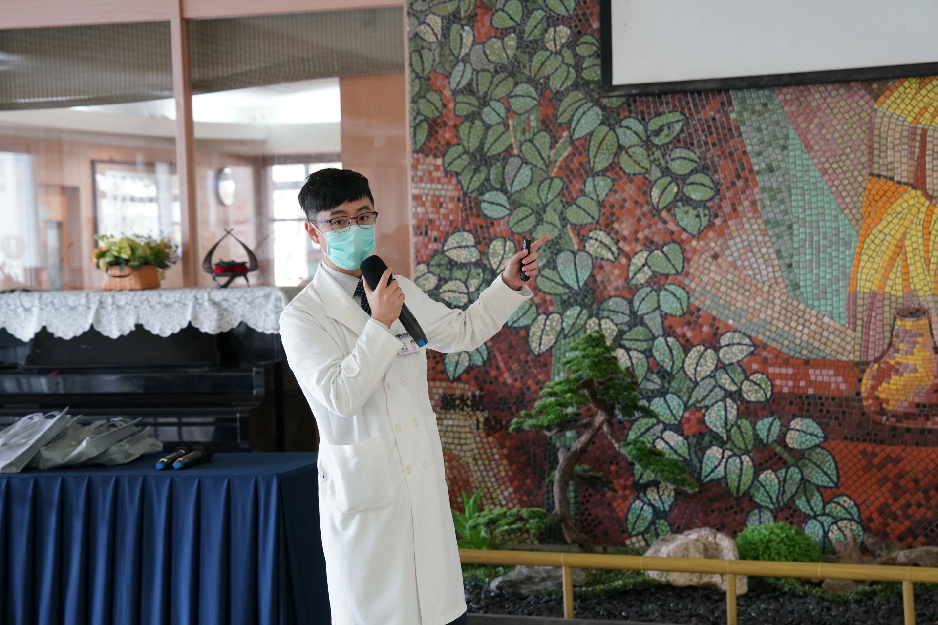 鄧子聰醫師指出,預防腎臟病最好的方法就是「四不一沒有」,不抽菸,不憋尿並適當喝水,不用偏方、草藥、來路不明的藥丸,不用非醫師處方的止痛藥、抗生素或減肥藥。