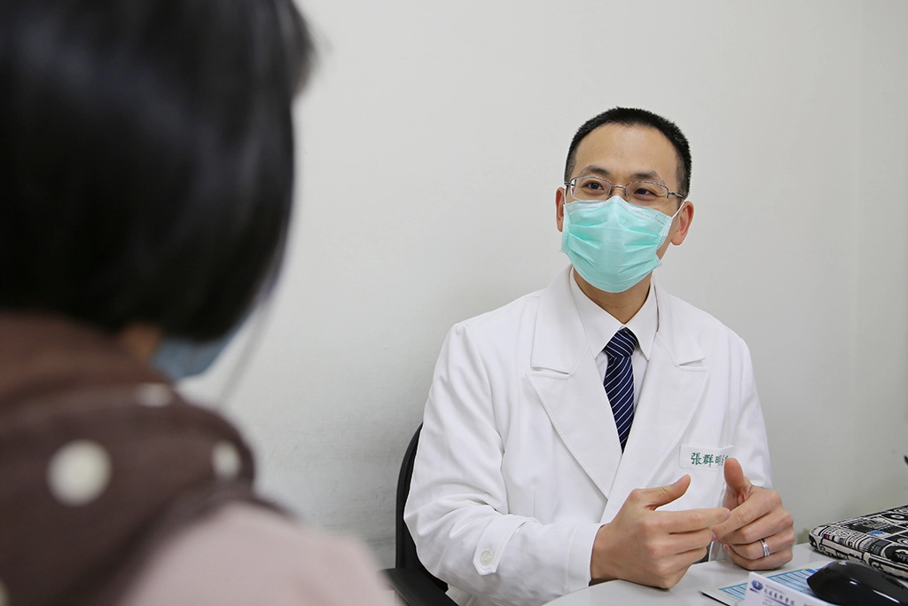 花蓮慈濟醫院乳房醫學中心分享乳癌病友最關心的手術方式「乳癌手術選擇:乳房全切除或部分切除?」讓病友了解目前的手術種類。