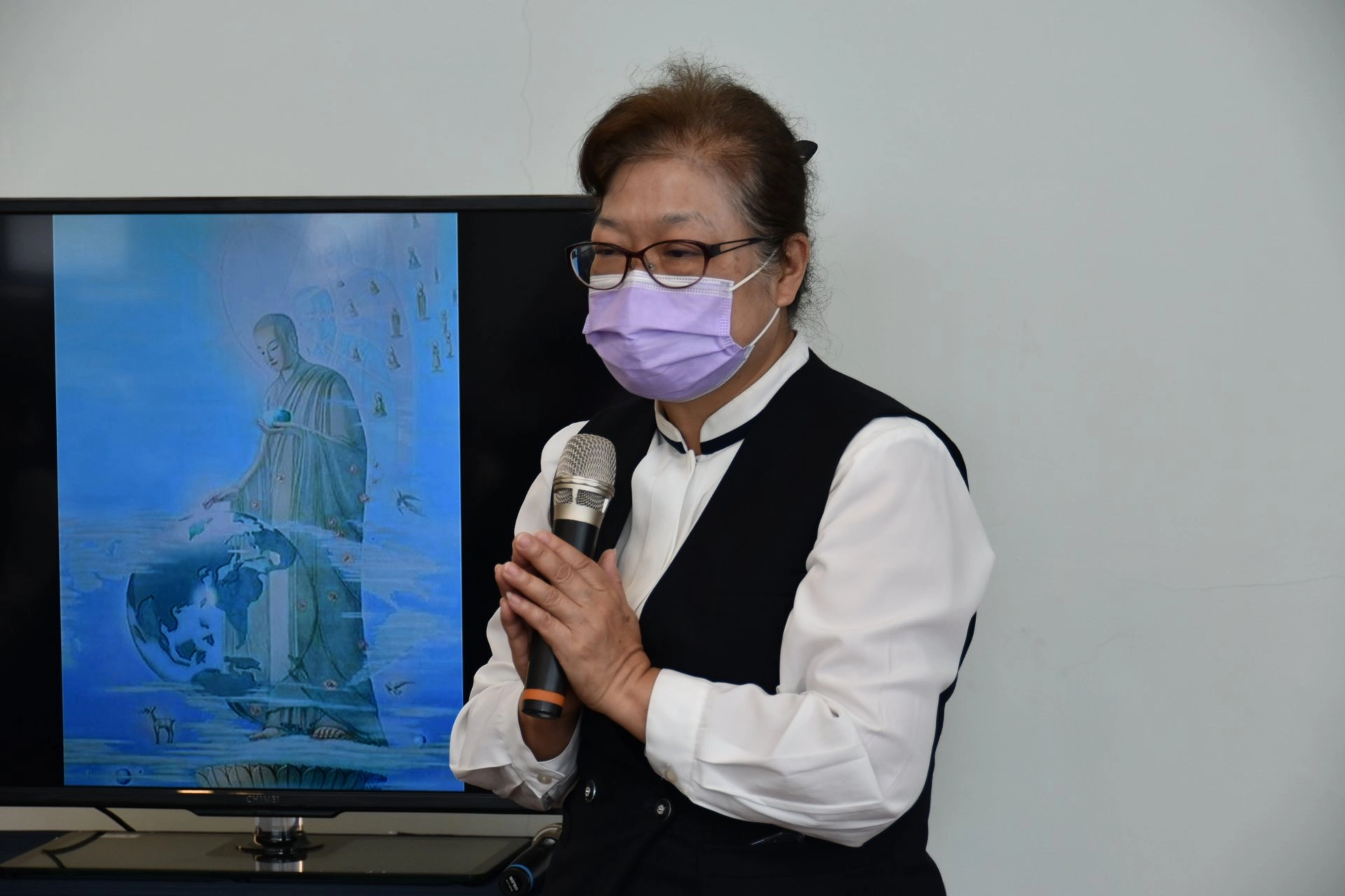 校長感恩師父帶領師長禮拜「三十七助道品」,為學校聚福緣共慧業,願世界有情萬物眾