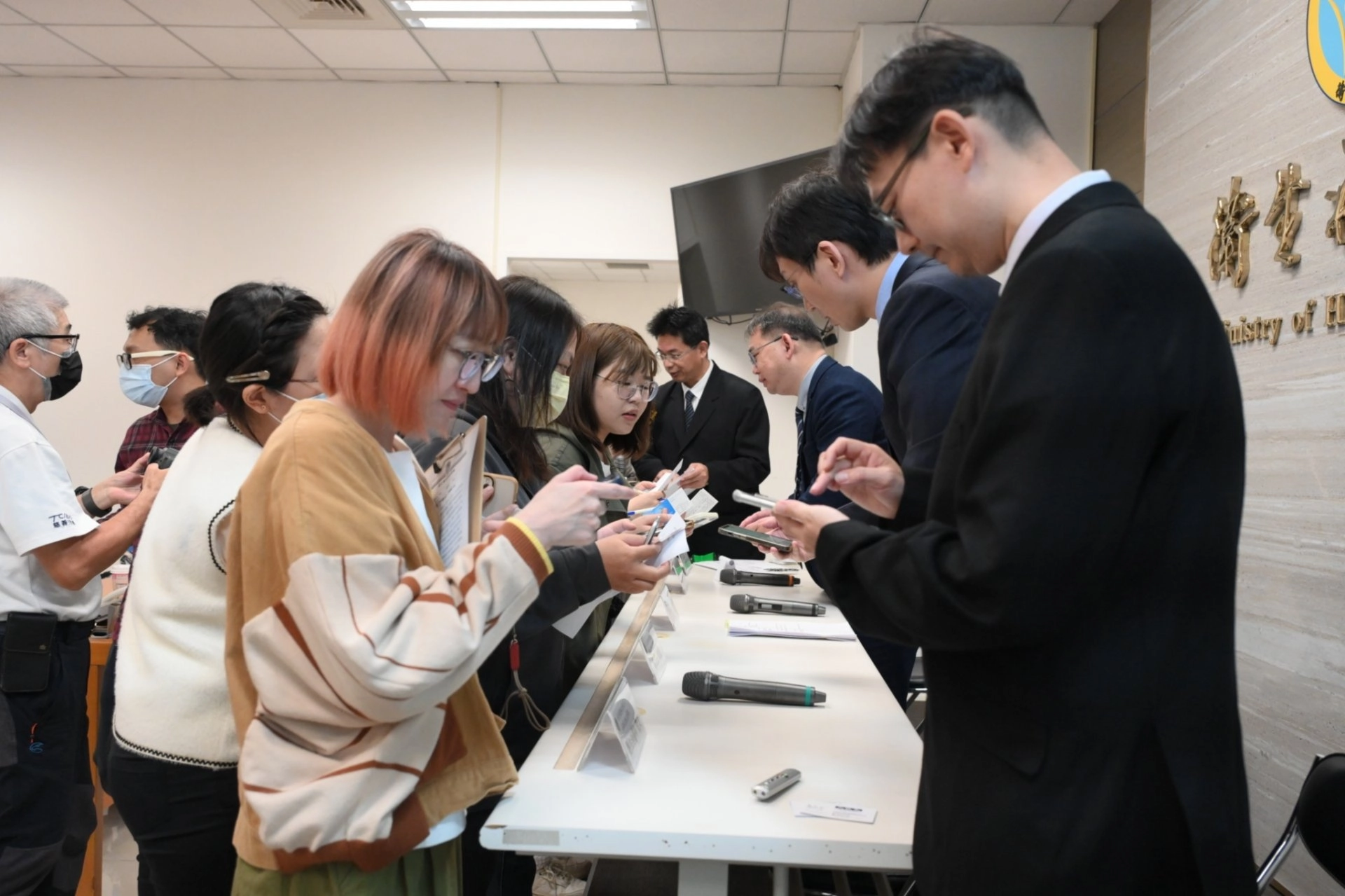 媒體詢問中醫師代表,腦中風中西醫整合急性後期照護住院模式計畫的成效與結果。