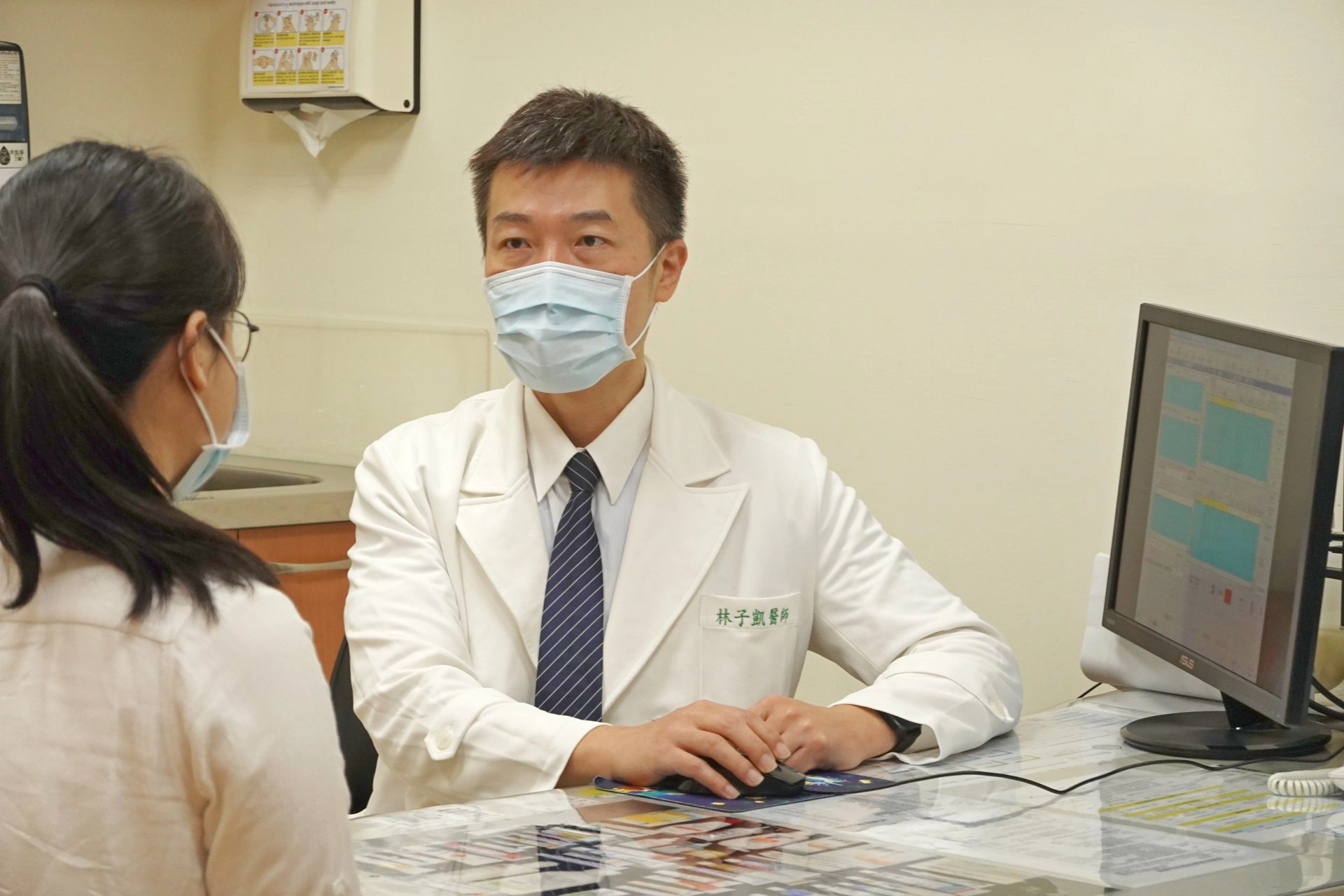 林子凱主任表示,帶狀皰疹俗稱皮蛇,常造成疼痛,令病人苦不堪言,建議五十歲以上或罹癌、自體免疫疾病患者等、及免疫力低下高風險族群,可施打疫苗預防。