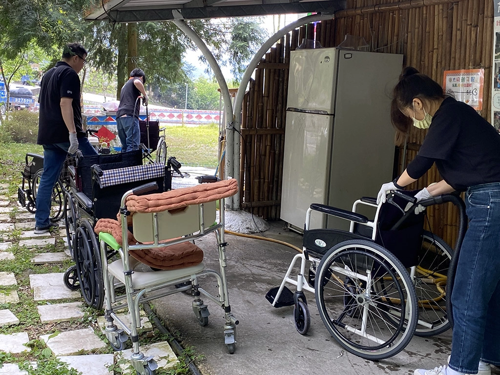 從高壓清洗、維修到保養,每個步驟伊甸都謹慎處理,讓輔具使用起來更安全、更有保障。