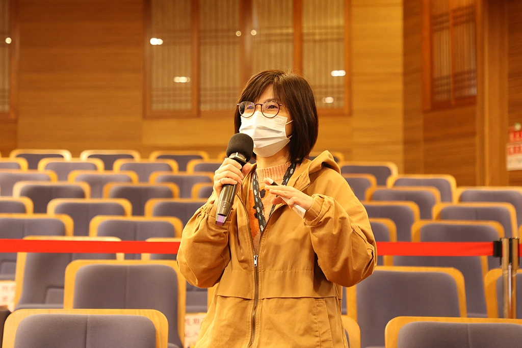 講座後問答時間,家長詢問孩子的骨齡和生長曲線問題。