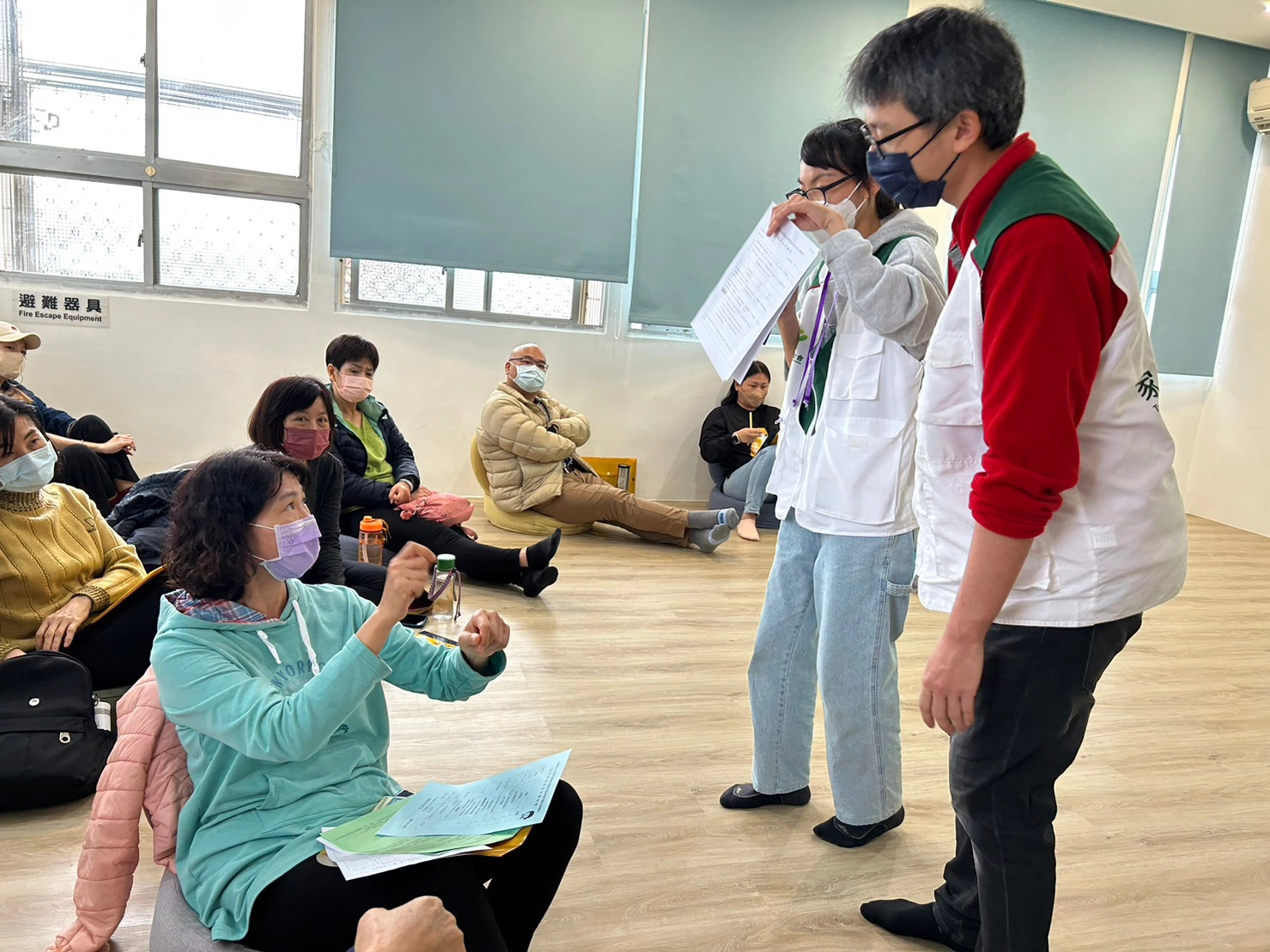 細心回應著參與家庭的提問