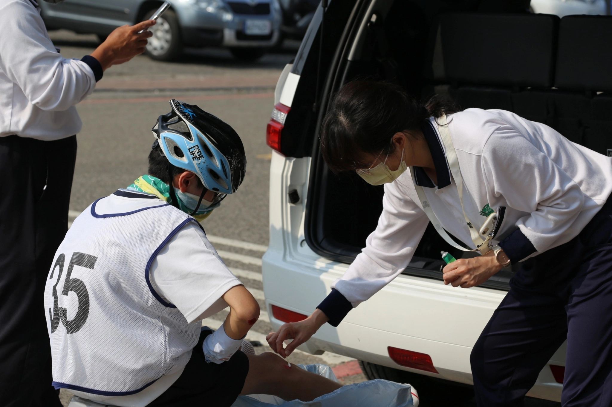 活動中出動三輛醫護車,對意外隨機應變。