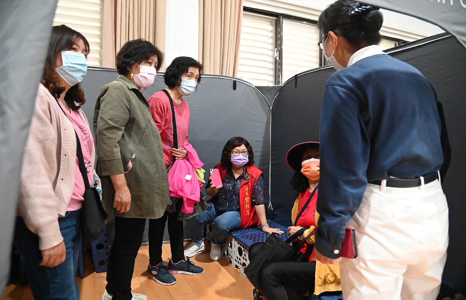 宜蘭縣五結鄉3月24日舉辦災民收容救濟站演練暨訓練課程,慈濟展出具備隱私的可折疊隔屏。(攝影:賴振豐)