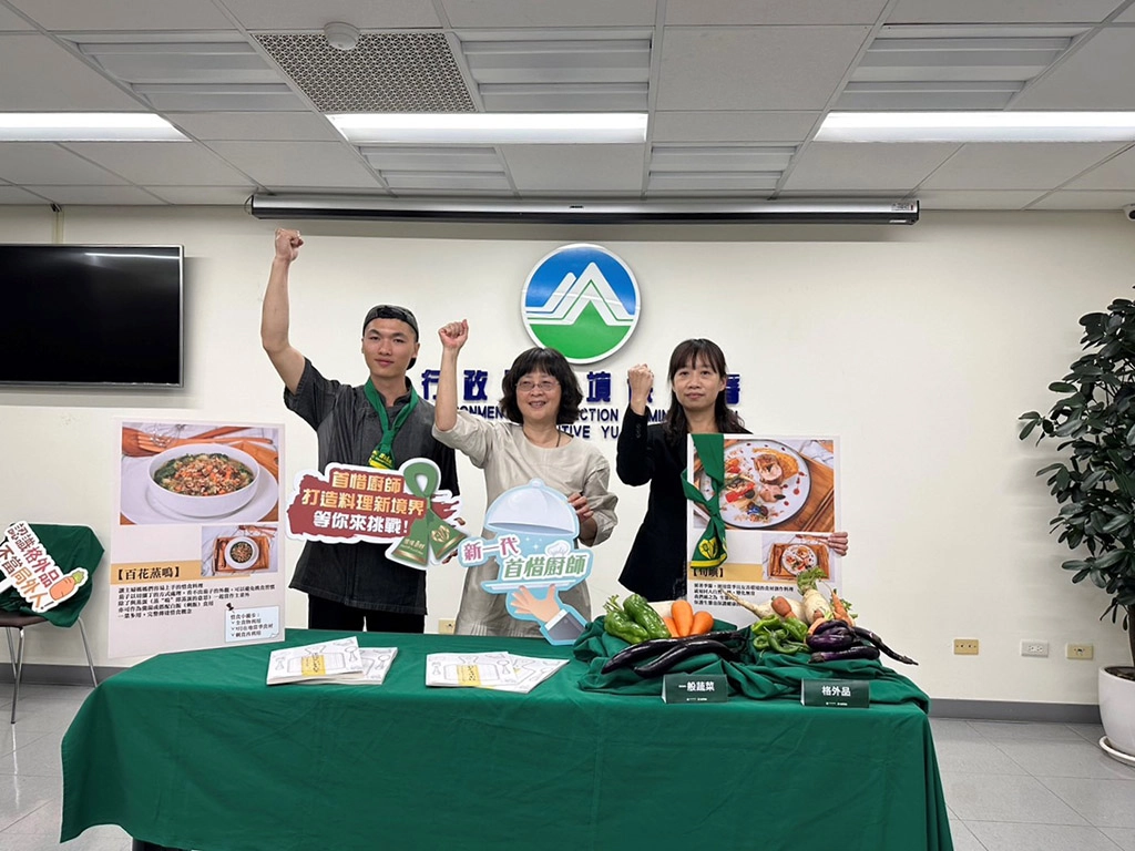 112年首惜廚師甄選開跑,邀請111年首席廚師楊程幃(左)分享經驗並呼籲各界踴躍參加。