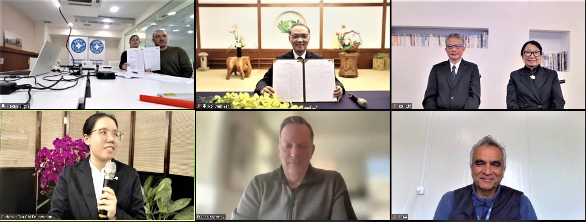 慈濟與土耳其世界醫師聯盟3月29日簽署慈善合作,由慈濟慈善事業基金會執行長顏博文(上圖,中)與土耳其世界醫師聯盟代表線上簽署,土耳其世界醫師聯盟項目主任傑姆(下圖,右)、美國世界醫師聯盟執行長費雪·穆尼(下圖,中)見證。