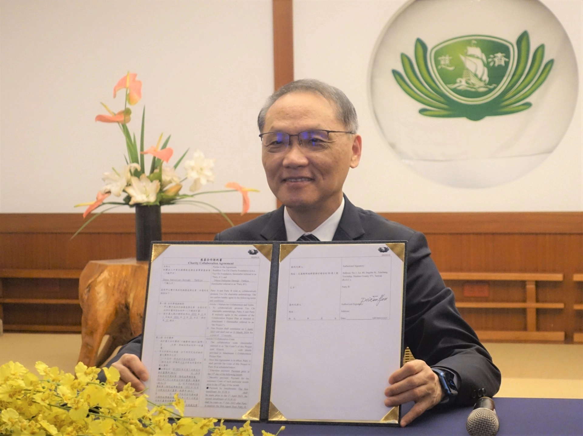 慈濟與土耳其世界醫師聯盟3月29日簽署慈善合作,由慈濟慈善事業基金會執行長顏博文與土耳其世界醫師聯盟代表線上簽署。