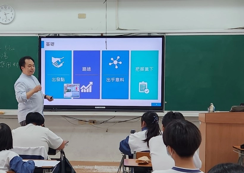 國一善解班家長勉勵同學要把握當下。