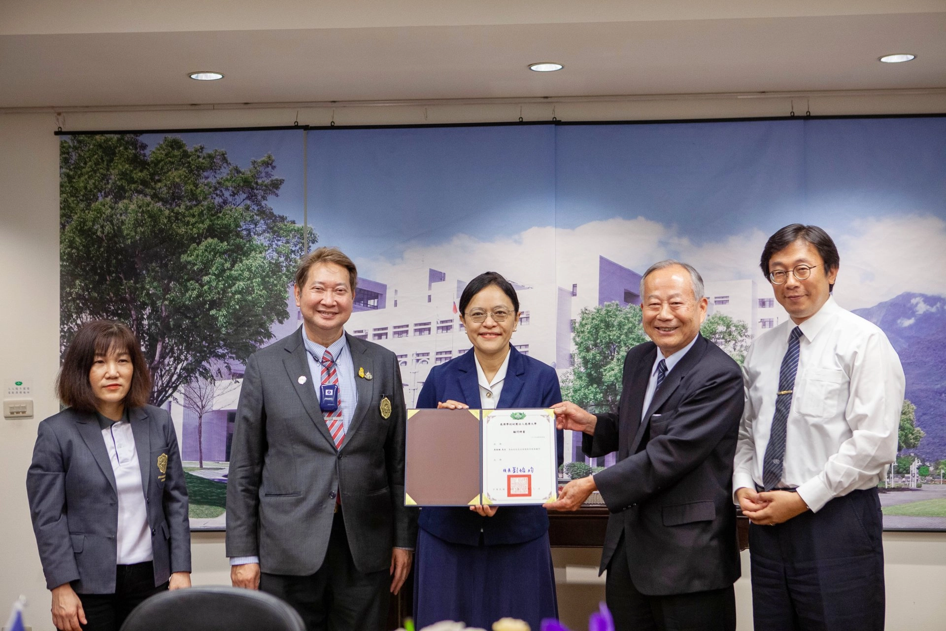 劉怡均校長特別感恩慈濟基金會吳添福師兄,一直以來協助慈濟大學和泰國的交流。