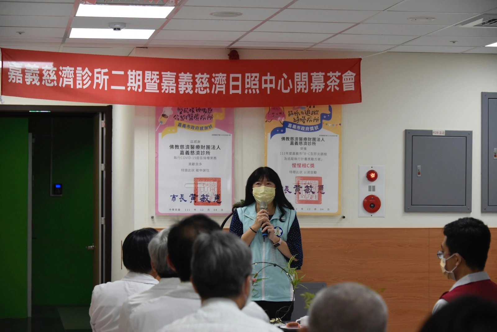 嘉義市衛生局副局長莊美如表示,嘉義慈濟診所的特點,是從預防、醫療到長期照護的一條龍服務。