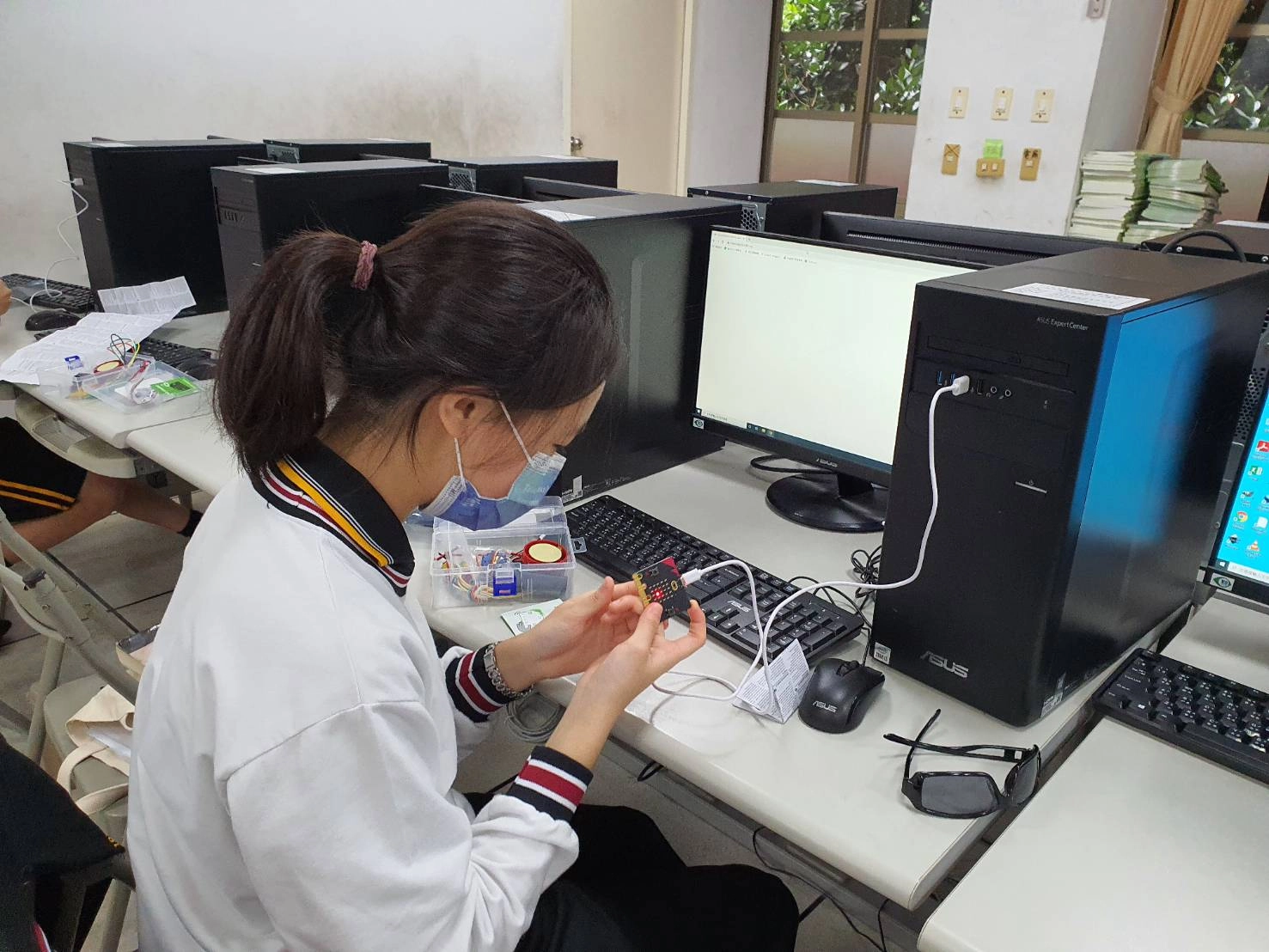 臺中市大業國中購置動力機器人教學模組設備。(臺中市政府教育局提供)