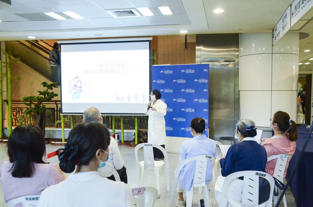 許雅惠臨床心理師以「覺察」、「接納」、「認同」三步驟引導民眾找到自己真實的情感與想法。