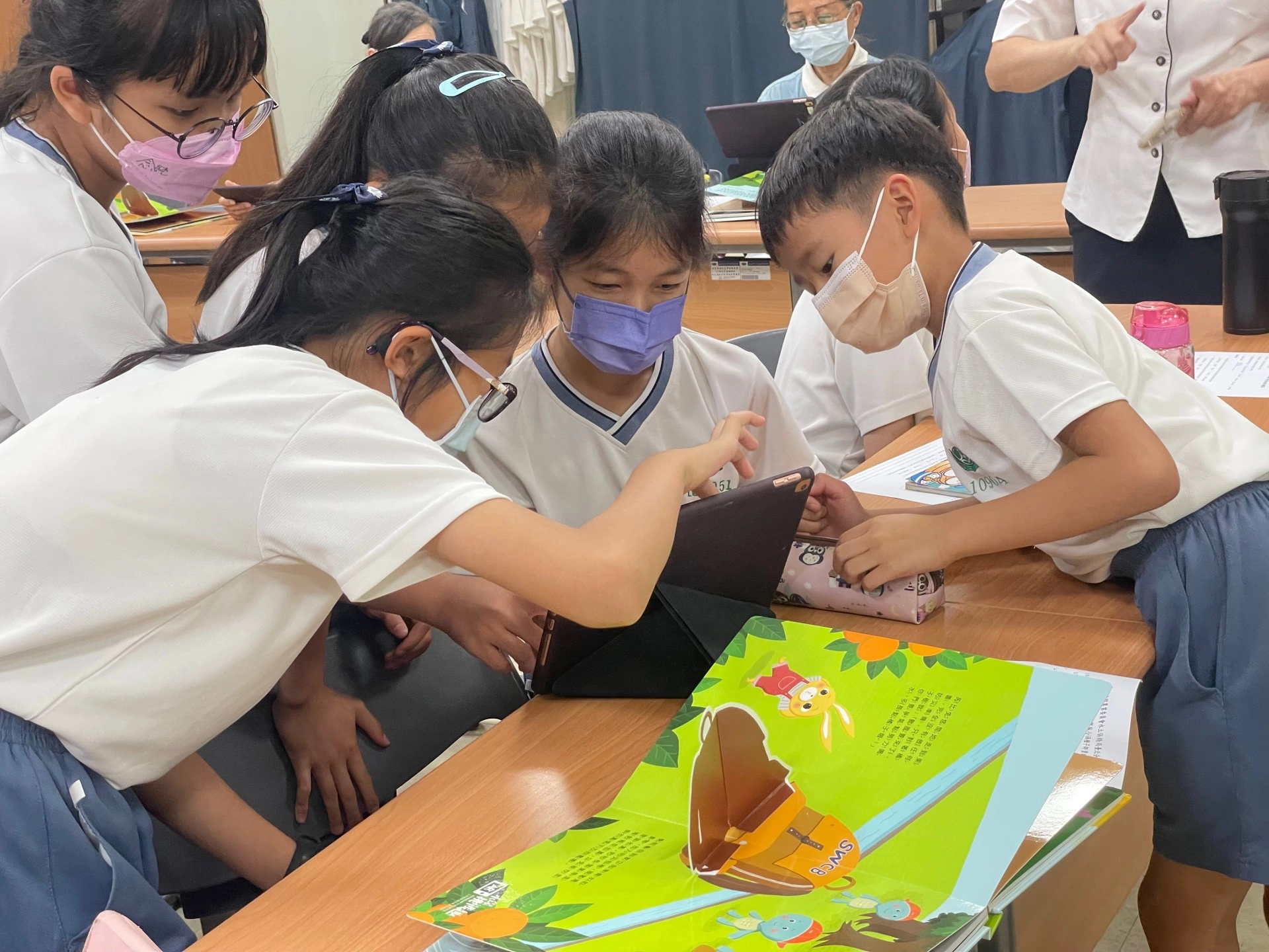 龜兔不賽跑繪本以水土保持及防災教育生活化之目標,激發學生保水護土榮譽心。