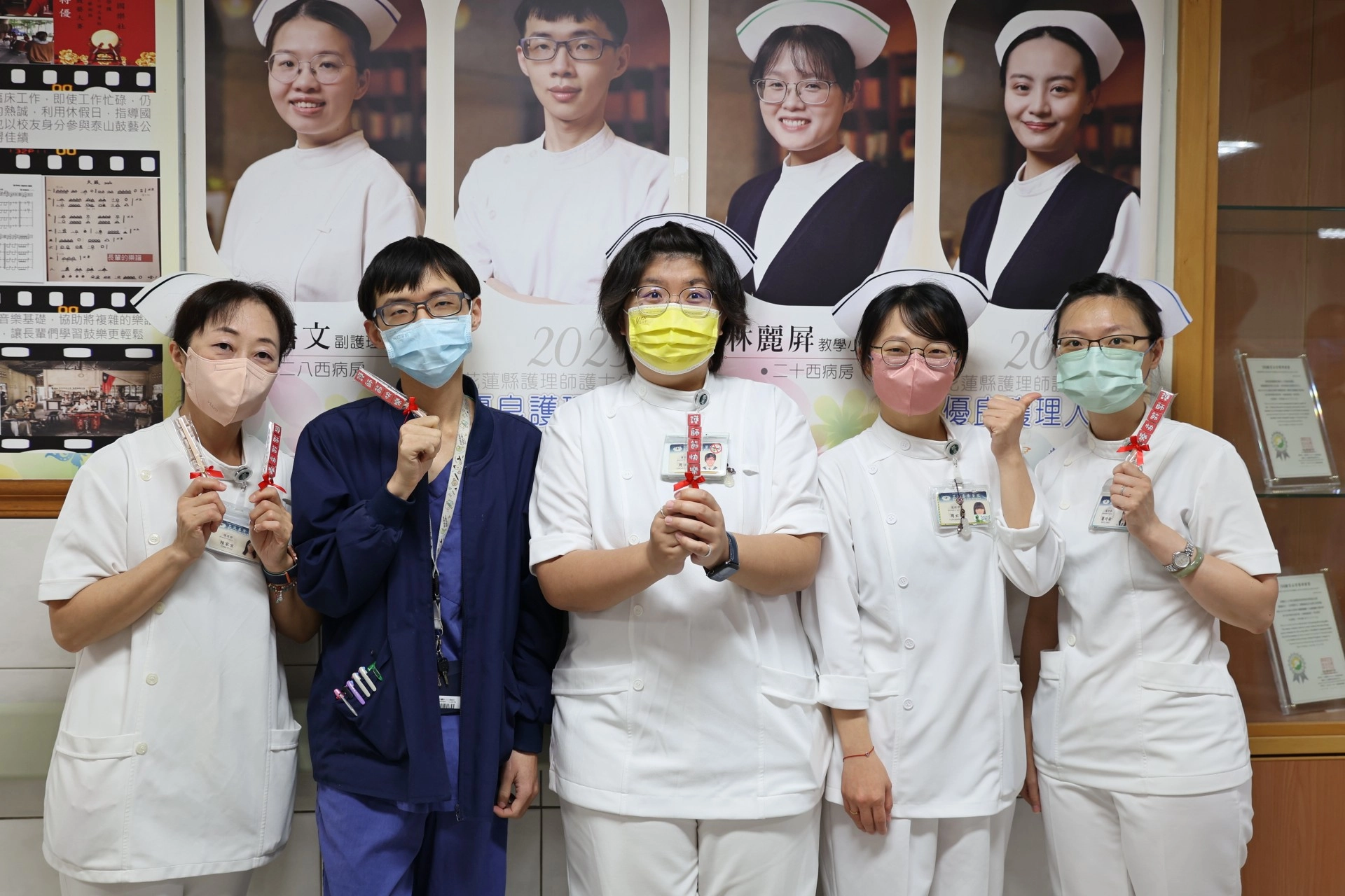參與國際護師節大會,護理師都可拿到鍾惠君主任親手致贈的限量「護理師快樂」牛奶糖。