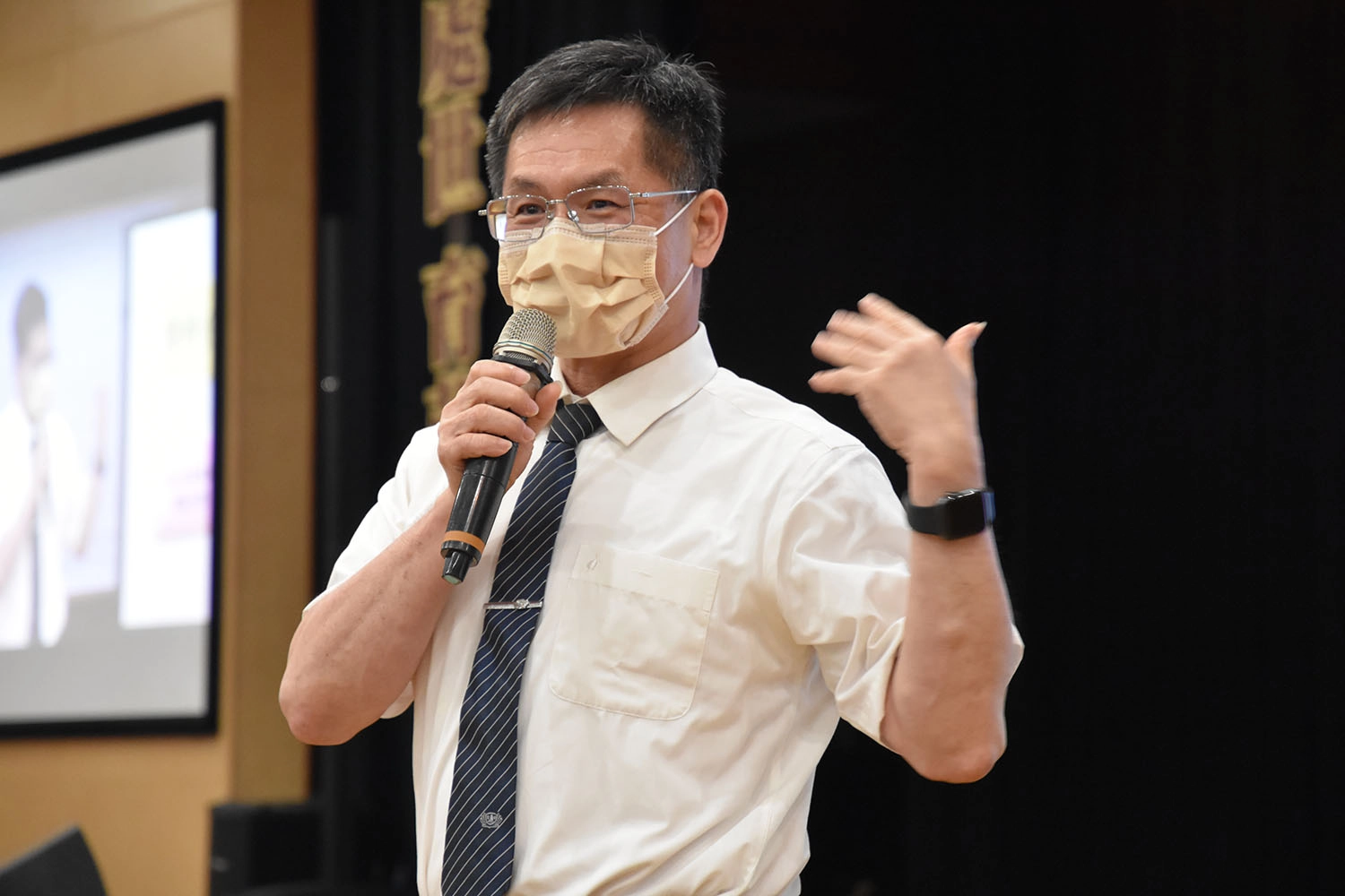 慈濟科技大學校長羅文瑞表示,提高零用金和學業成績門檻,希望能提升護理師考照率。