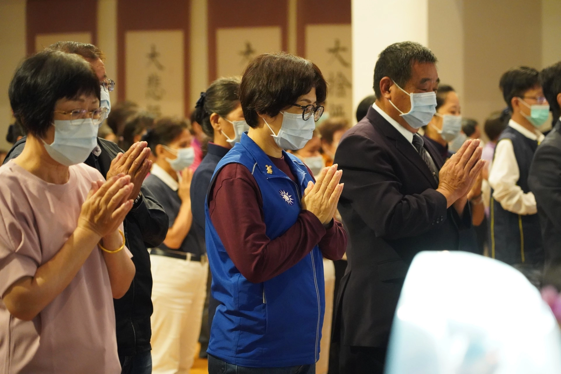 5月14日臺東靜思堂舉行「佛誕浴佛孝親感恩祈福會」,臺東縣縣長饒慶鈴帶領團隊出席浴佛典禮祈福。