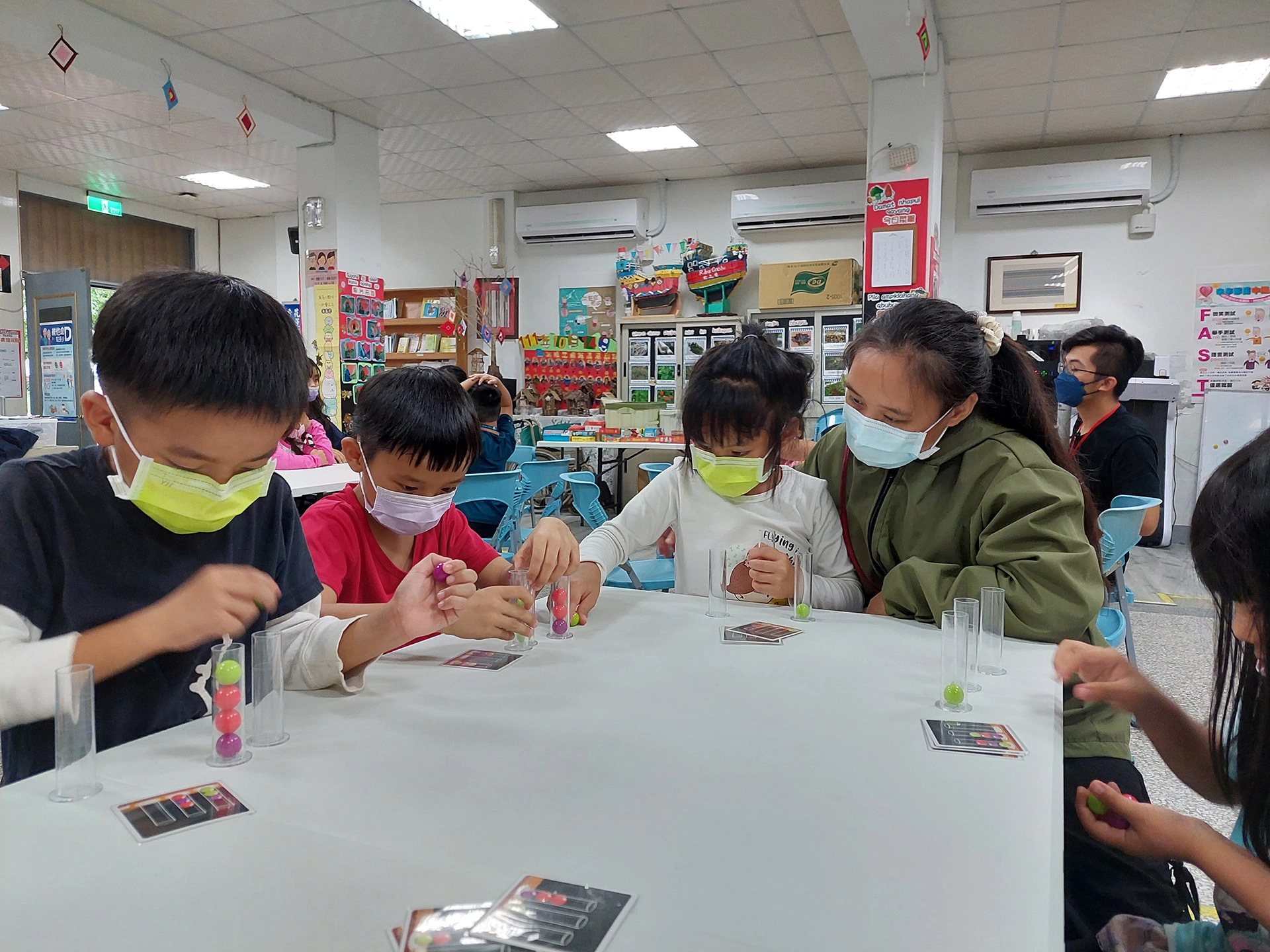 兒家系到部落透過家長與孩子一起玩桌遊，增進親子的感情，也可以學習問題解決的能力