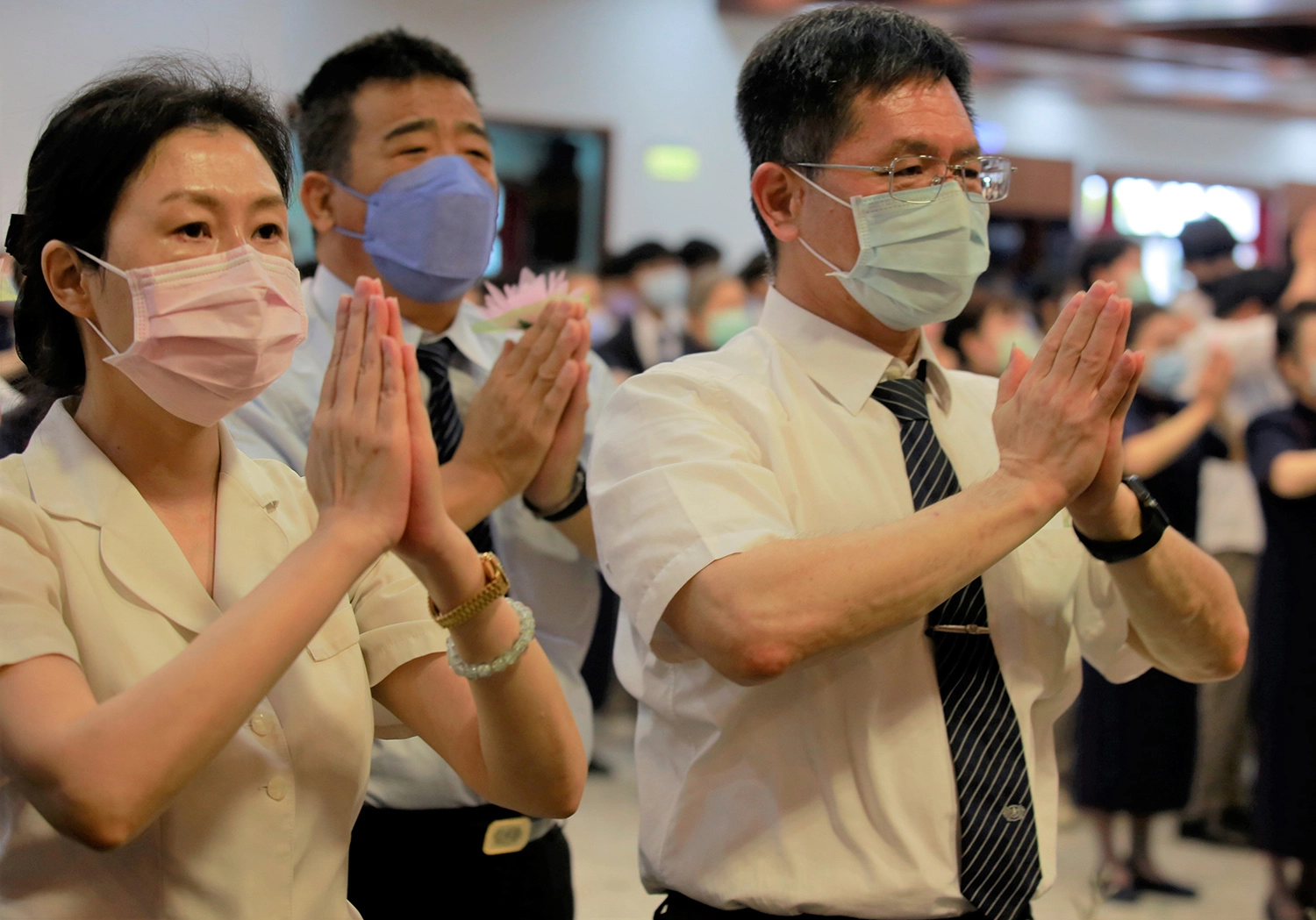 校長、主秘等主管一同參與浴佛典禮。