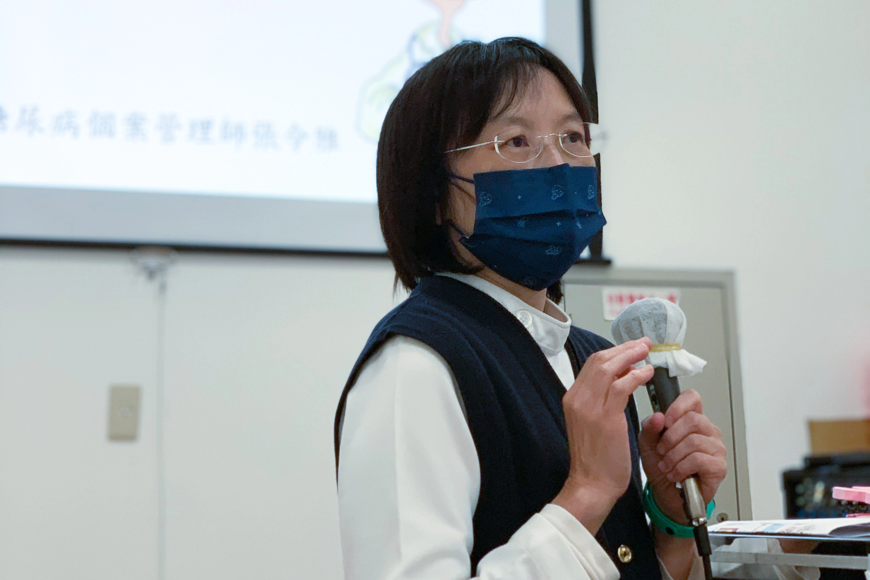 張令雅個管師表示,糖尿病的併發症是不可逆轉的,民眾若確認罹患糖尿病,需要監控血糖、注意飲食、適量運動來延緩預防併發症的發生。