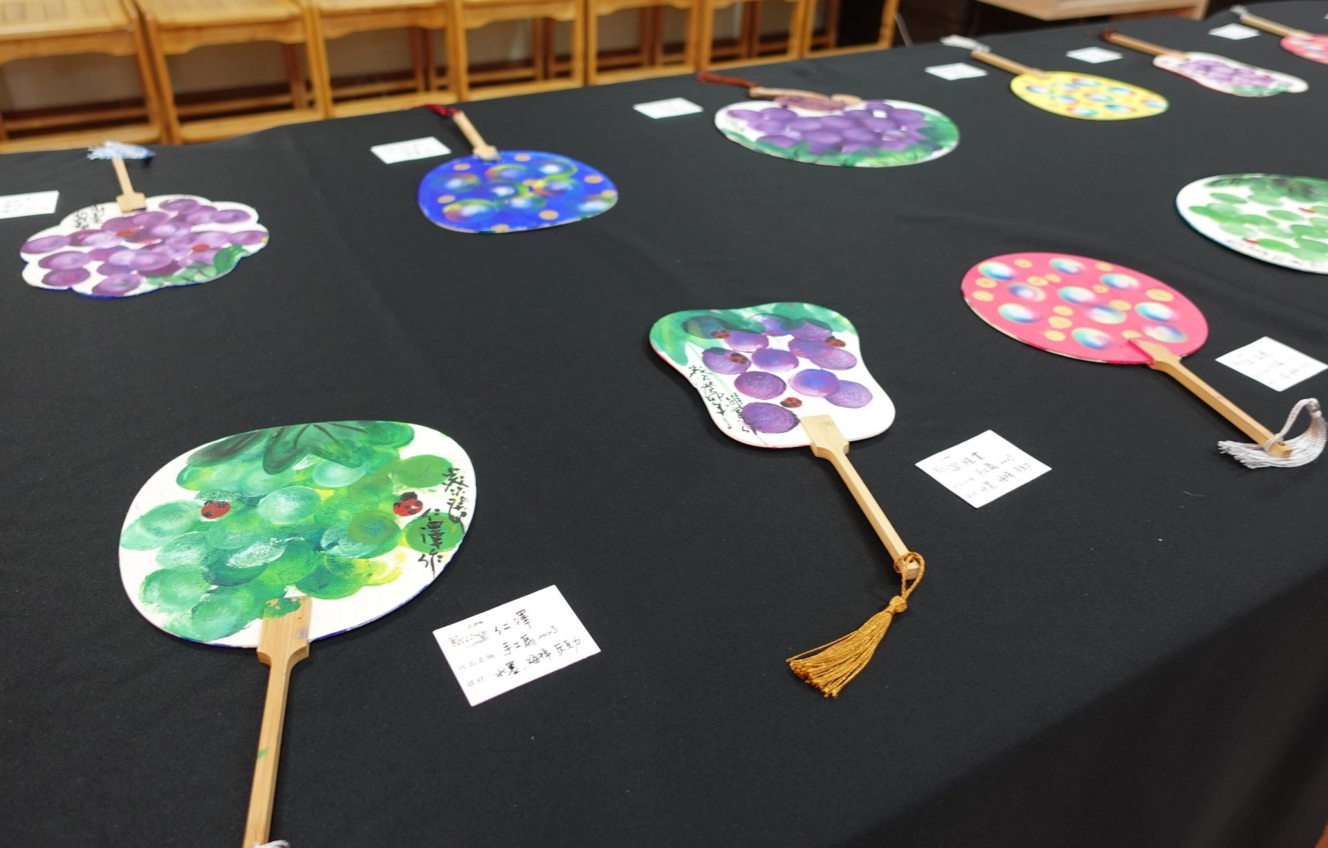 宜蘭教養院20週年院慶展出流體畫、拓印、染布等創作,展現住民的生命力。