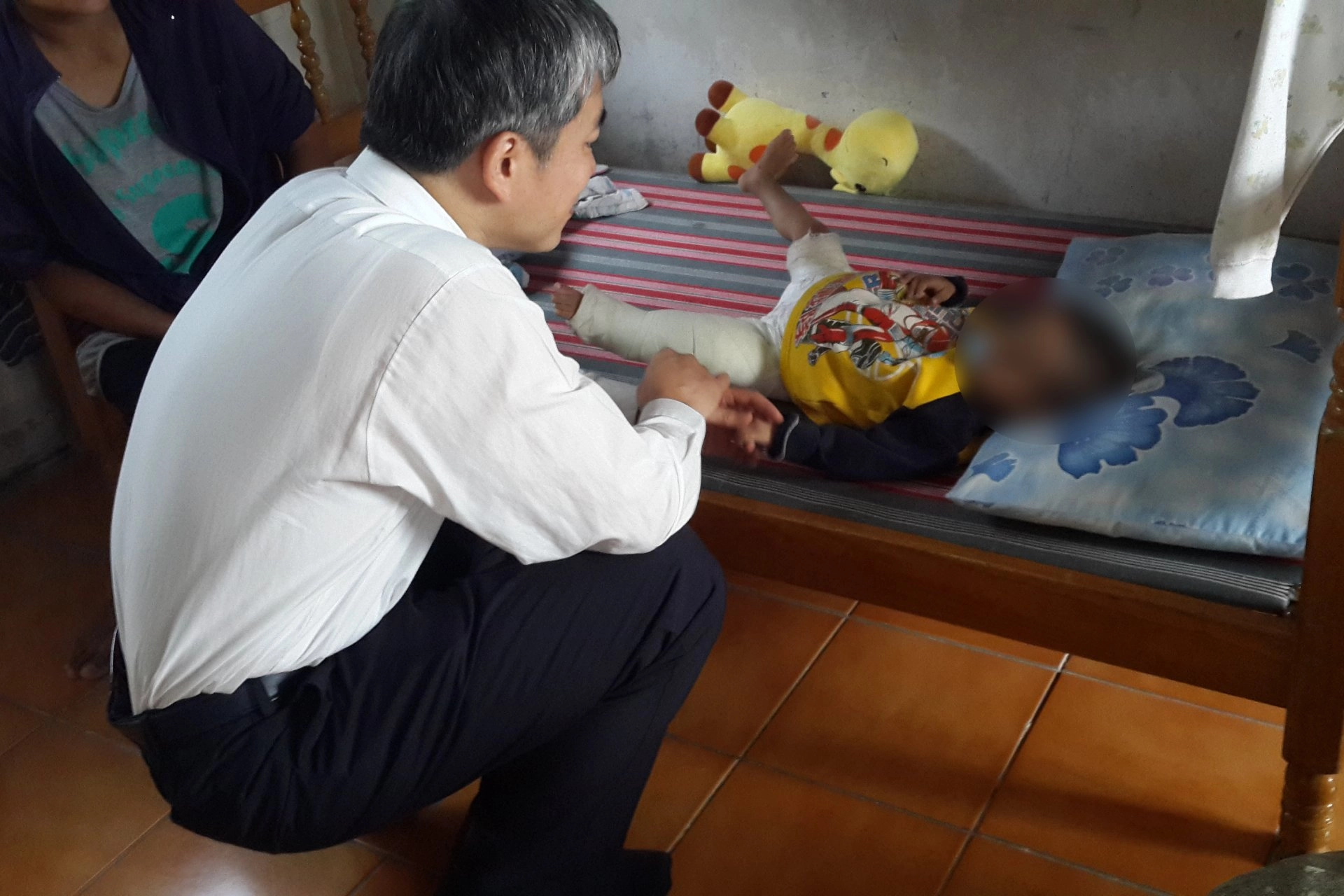 在花蓮服務超過三十年,梁忠詔主任就下鄉家訪超過三十年,就為了能更好的幫助有需要的病人。