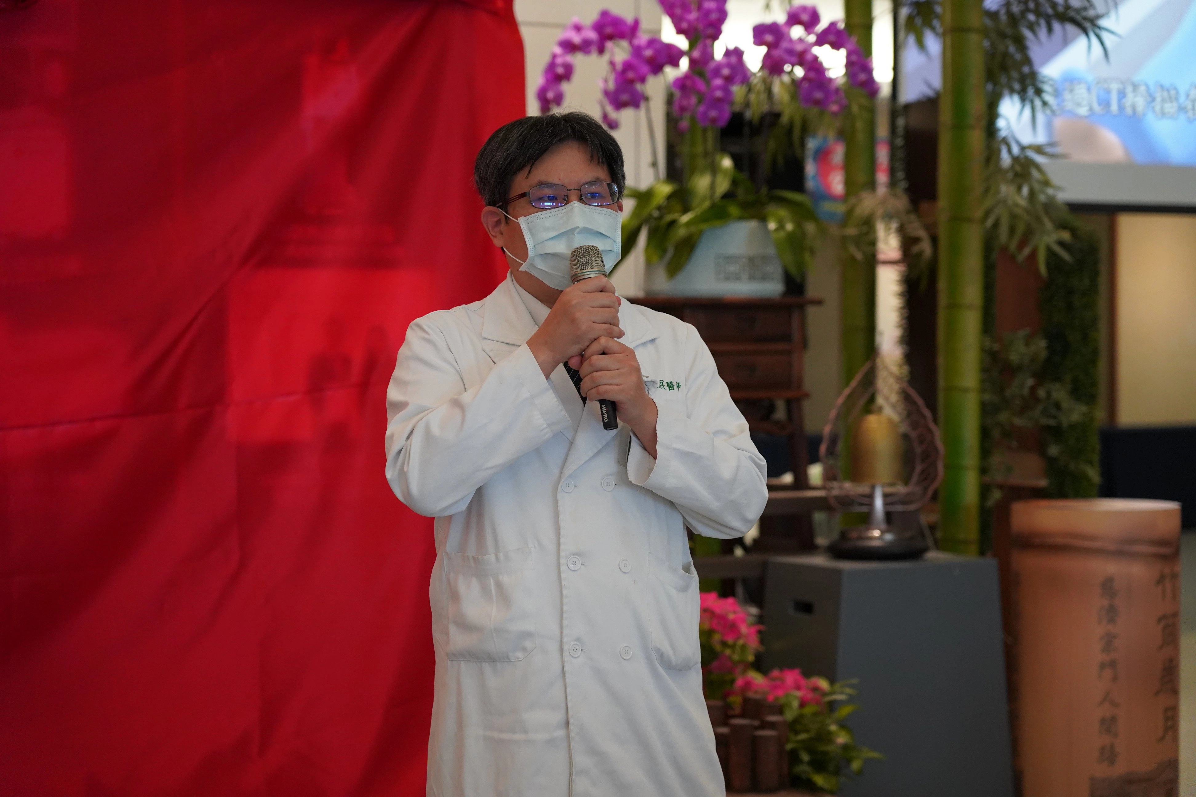 台中慈院外科部暨高階熱治療中心主任余政展指出,新設備引進能提供癌症病人全方位的治療服務。