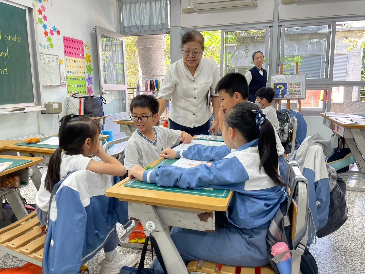 李玲惠校長參與觀課,肯定專家入校讓慈小雙語課程與教學持續提升。