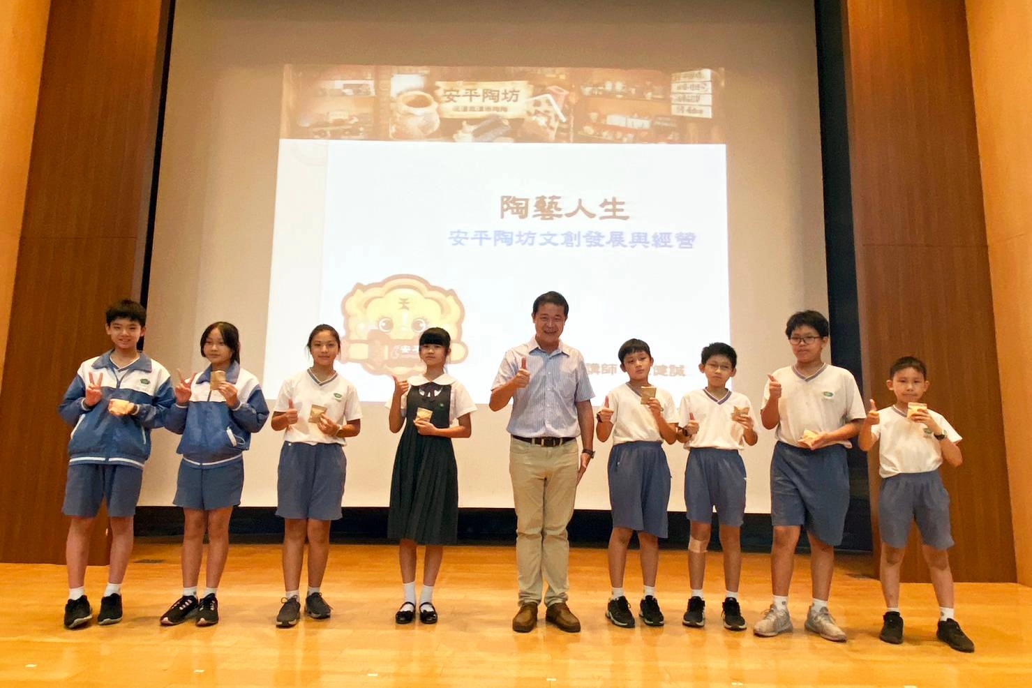 2024年是臺南建城四百年的日子,宋健誠老師特別準備精美劍獅與學生結緣。