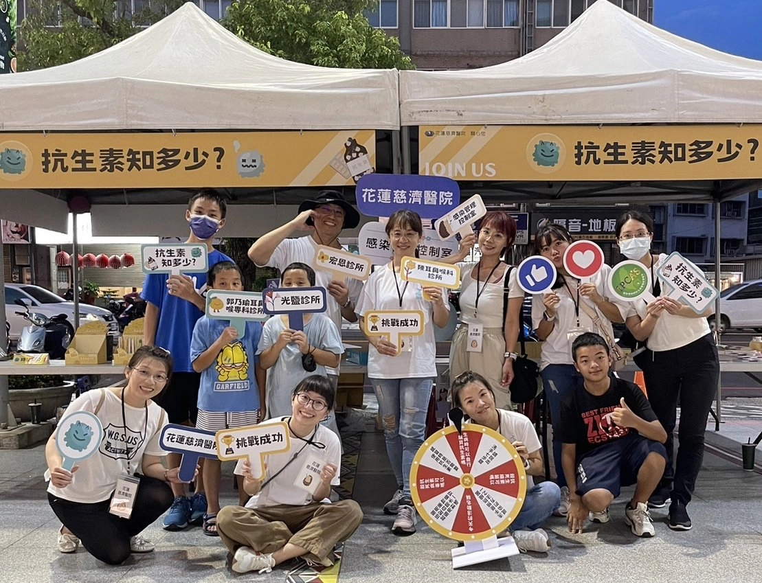 九月間,花蓮慈院與四家聯盟診所在遠百廣場舉辦抗生素衛教宣導。