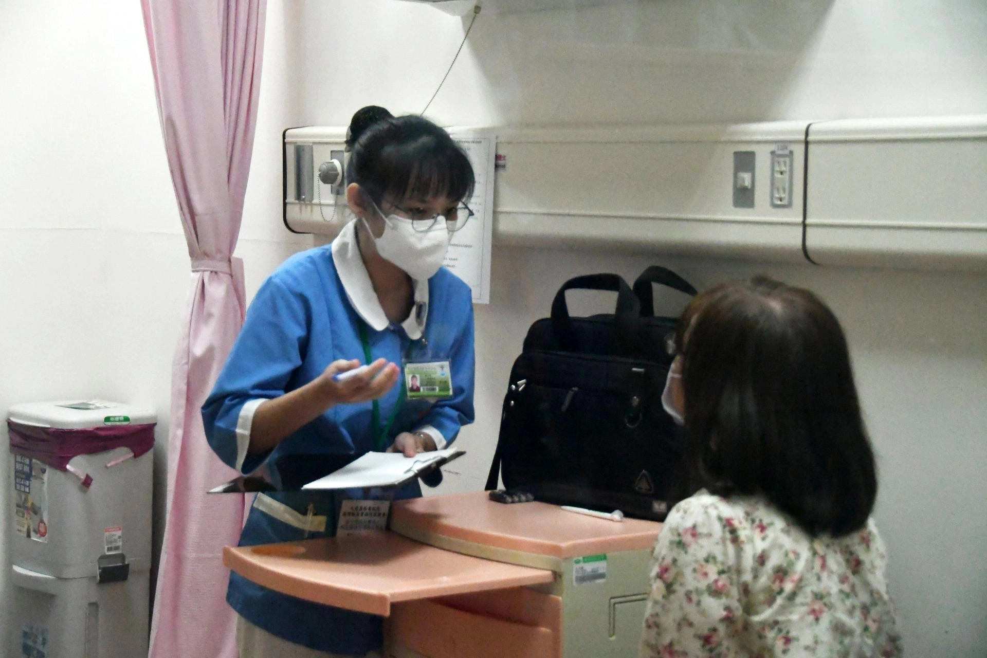 護病溝通競賽,在15分鐘內完成資料收集、健康問題評估,針對標準化病人健康問題進行護理指導。