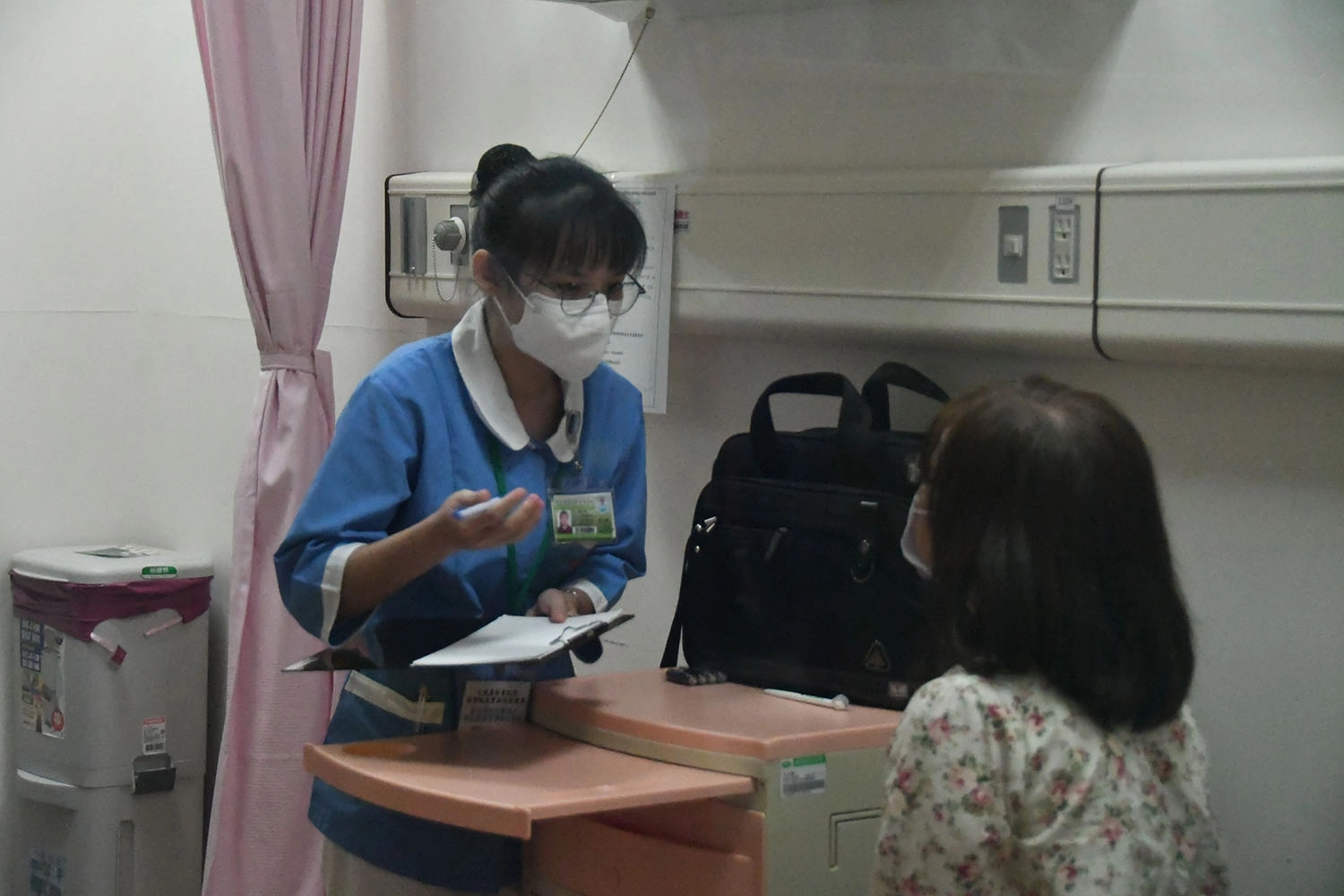 護病溝通競賽,在15分鐘內完成資料收集、健康問題評估,針對標準化病人健康問題進行護理指導。