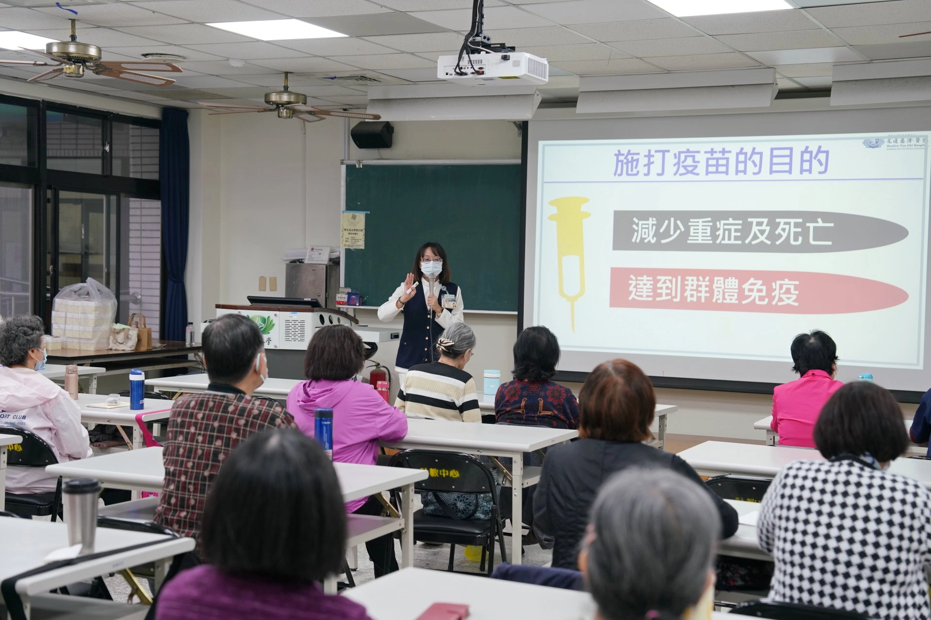 個案管理師侯惠娟則呼籲65歲以上年長者、免疫力低、心血管、肺部、腎臟慢性病患者,秋冬一定要施打流感疫苗,減少流感產生重症機率。