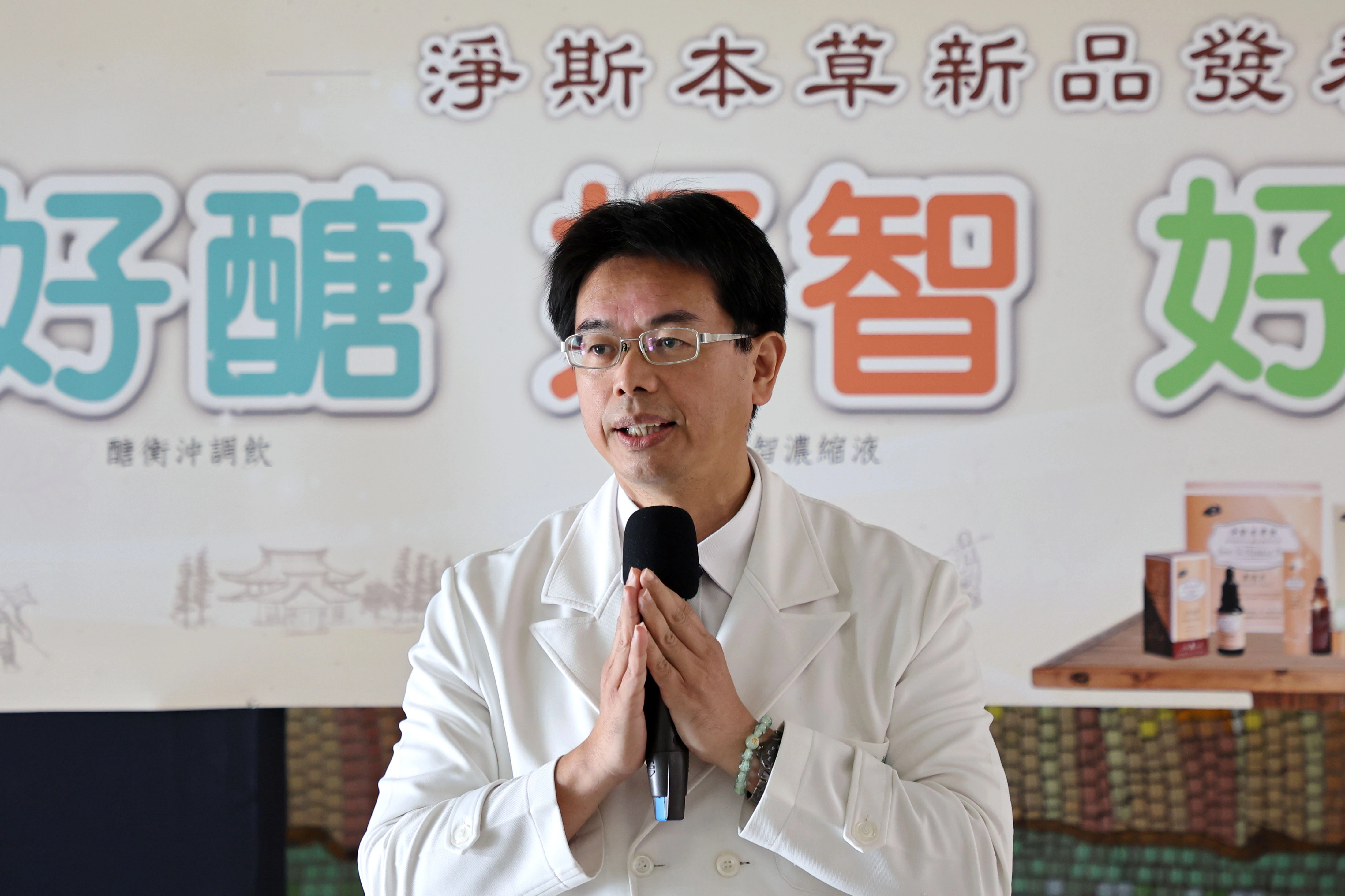 花蓮慈院何宗融中醫副院長表示,花蓮慈院長期致力於中西醫合療,積極創新研發治療策略及調養,期望透過本草系列研究,輔助臨床中西醫合療,照護病友身心。