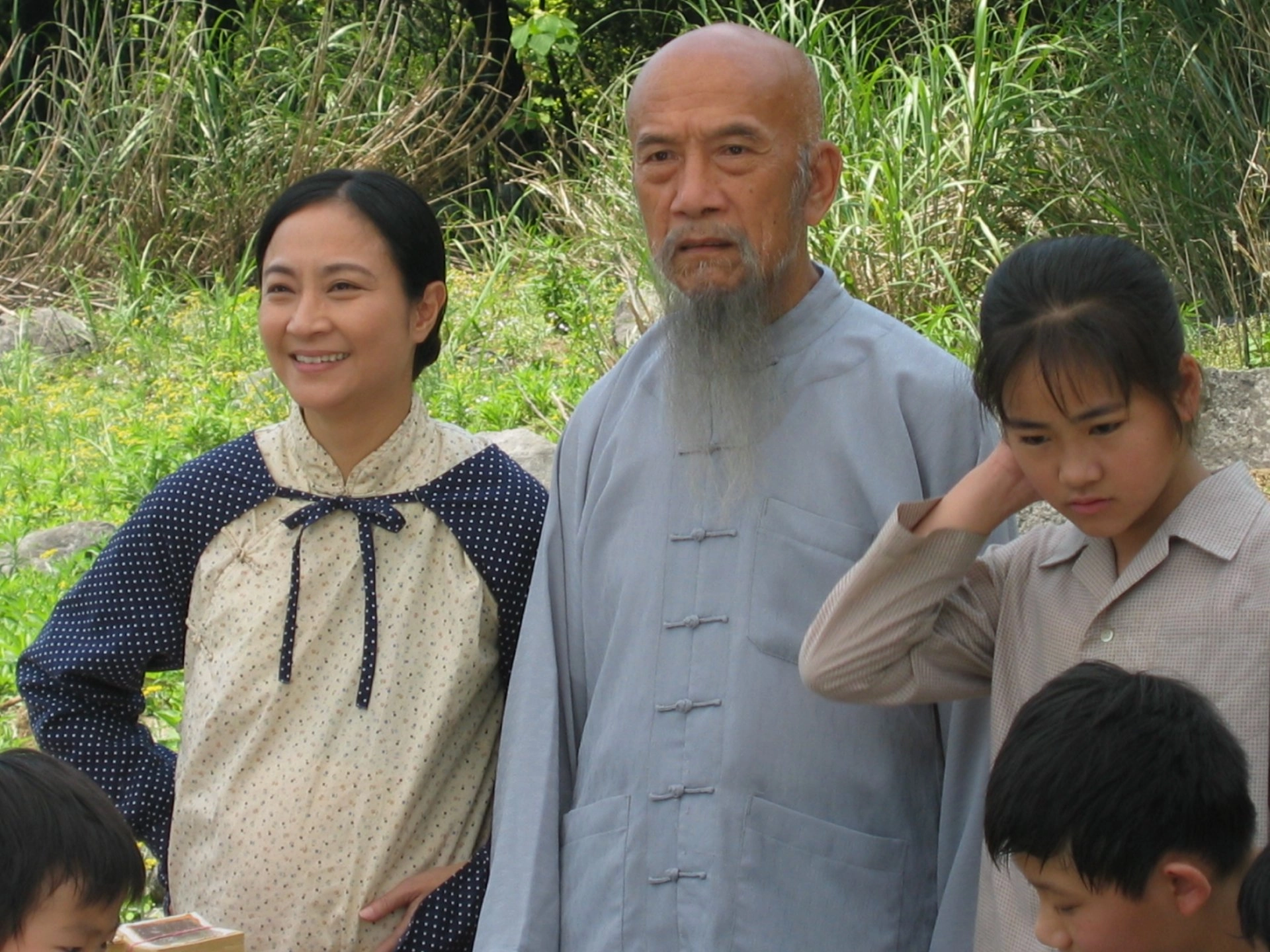 《草山春暉》楊麗音(左)從年輕演到九十歲,洪流(右)飾演高家阿公,擔任里山在陽明山開_