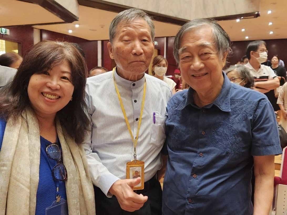 右一游昌發老師,右三仁親協會張安慈秘書長