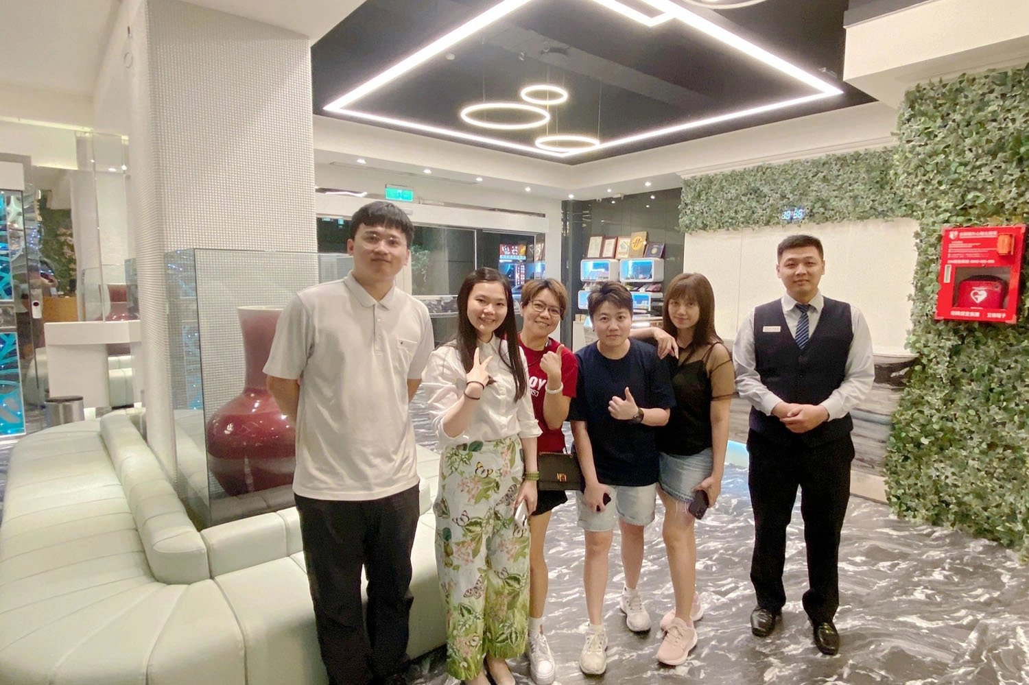 信宗大飯店自1994年開業至今,持續致力於社會公益,參與慈濟企業共善計畫,大家同心攜手改善社會問題。