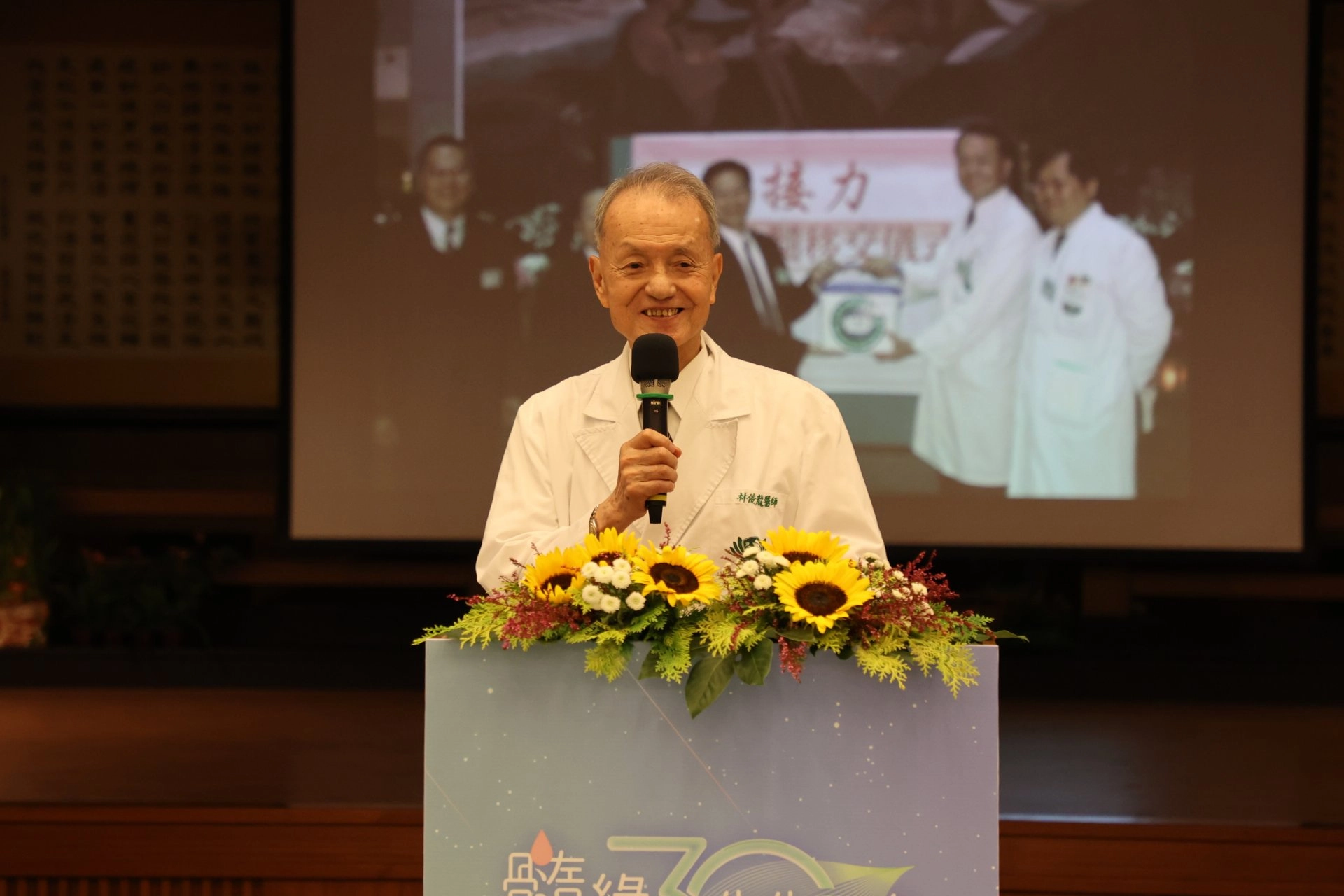 慈濟醫療法人執行長林俊龍感恩所有付出善心的捐贈者,也向志工團隊道謝,謝謝他們為搶救生命,自全臺各地串連起來。