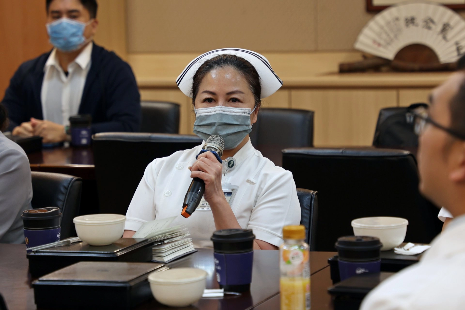 花蓮慈院護理部主任鍾惠君邀請臺東縣衛生局協助,針對在地護理人才培育,擬定公費或獎助計畫,為地方留才。