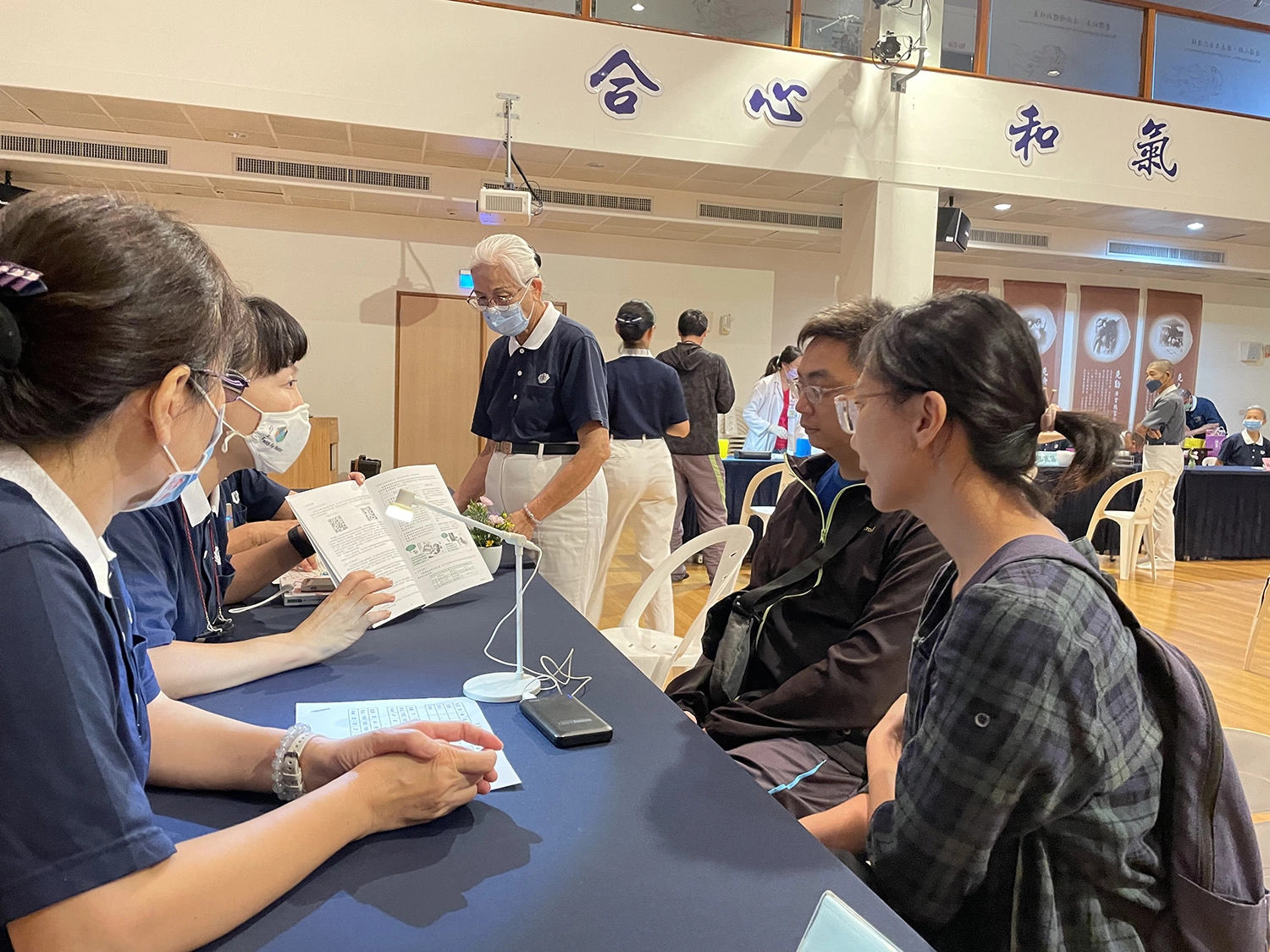 活動中吸引許多青年朋友,也有帶著小孩的年輕爸媽熱烈響應。