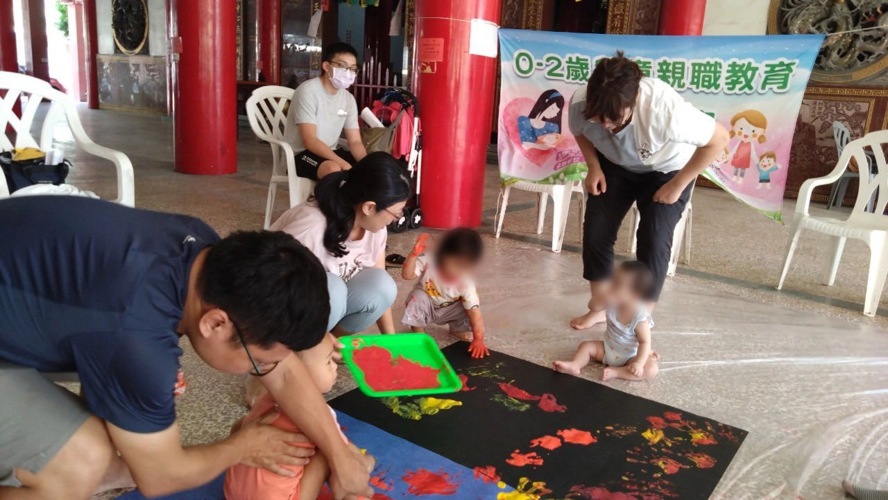 旗津地區民眾參與踴躍,家長帶孩子享受其中