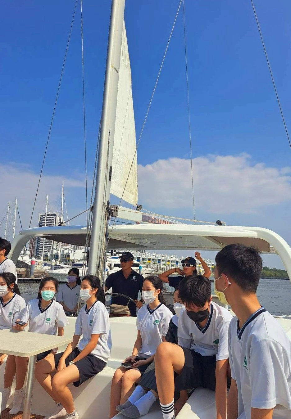 在帆船上感受風與浪,第一次從海上看安平商港與漁光島,視野與心都更開闊了。