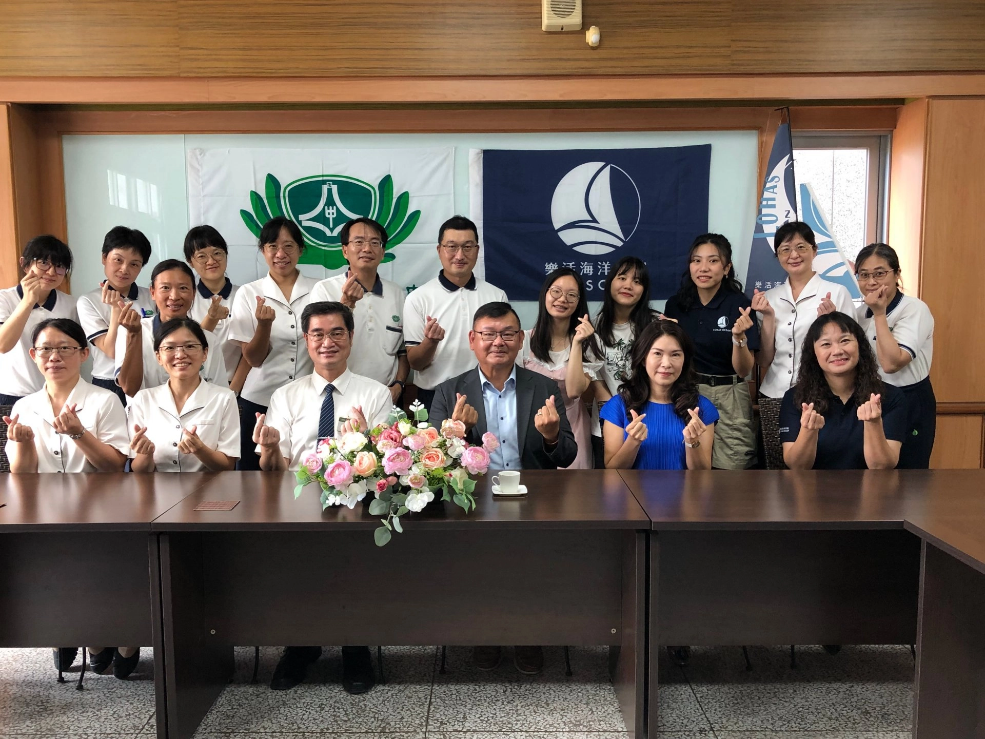 臺南慈中與樂活海洋學院於112年6月21日簽訂雙方合作備忘錄,期待透過雙方的合作共創永續海洋教育。