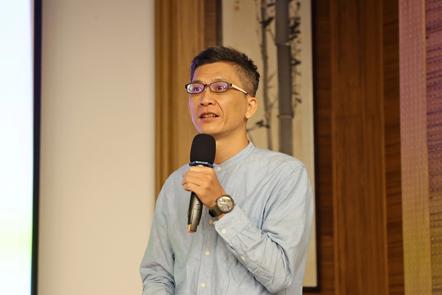 蒙特梭利幼兒指導員趙崇甫建議新手爸媽們,在孩子出生前能夠先擬定一份生產計畫書,並多閱讀瞭解產前的知識與心理準備,找到適合自己的育兒法則。