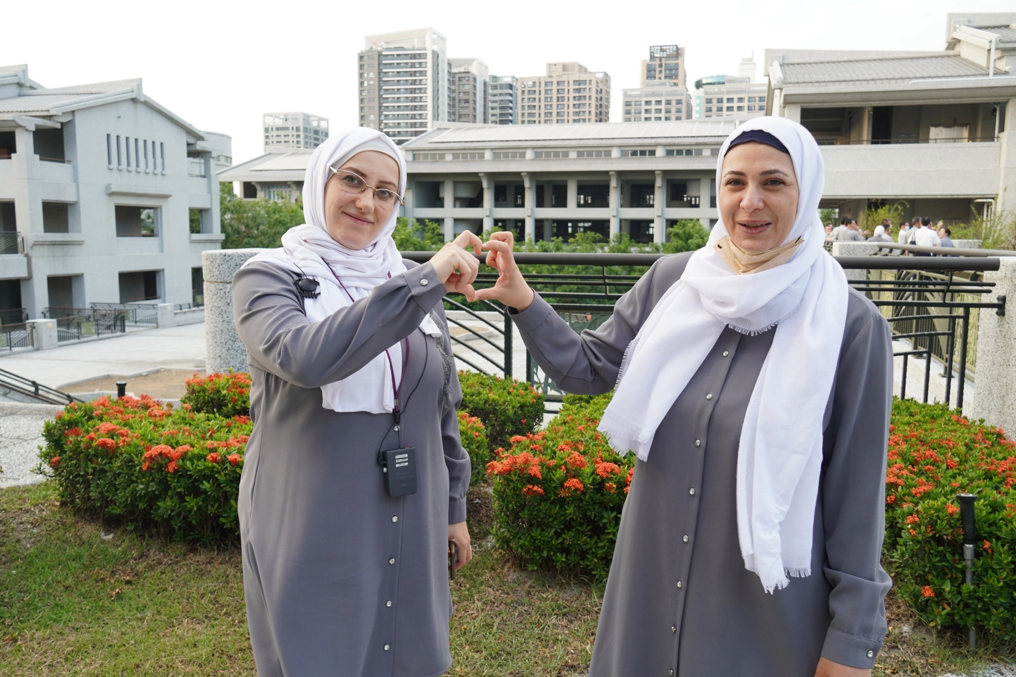 Hijab是穆斯林女性常見的頭巾服飾,此次校際交流也提升臺南慈中師生對於伊斯蘭文化多元。