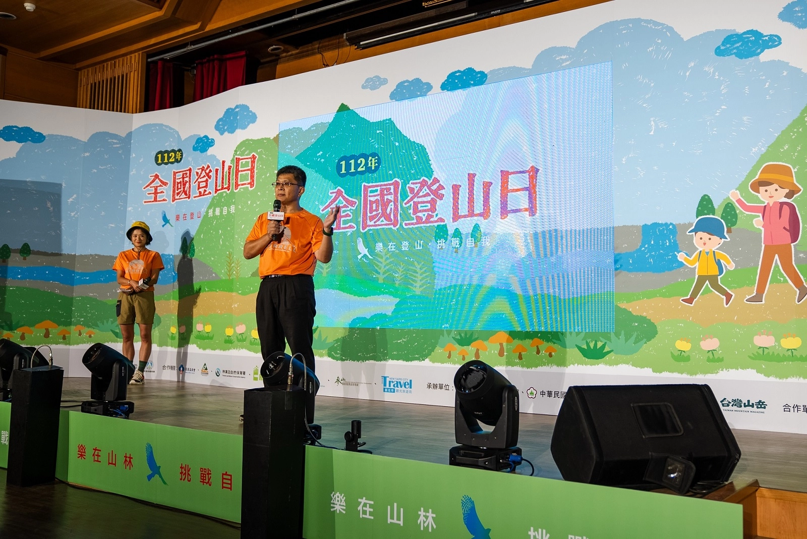 教育部體育署副署長房瑞文出席112年全國登山日啟動記者會,鼓勵國民踏足山林,感受山中行走的樂趣。