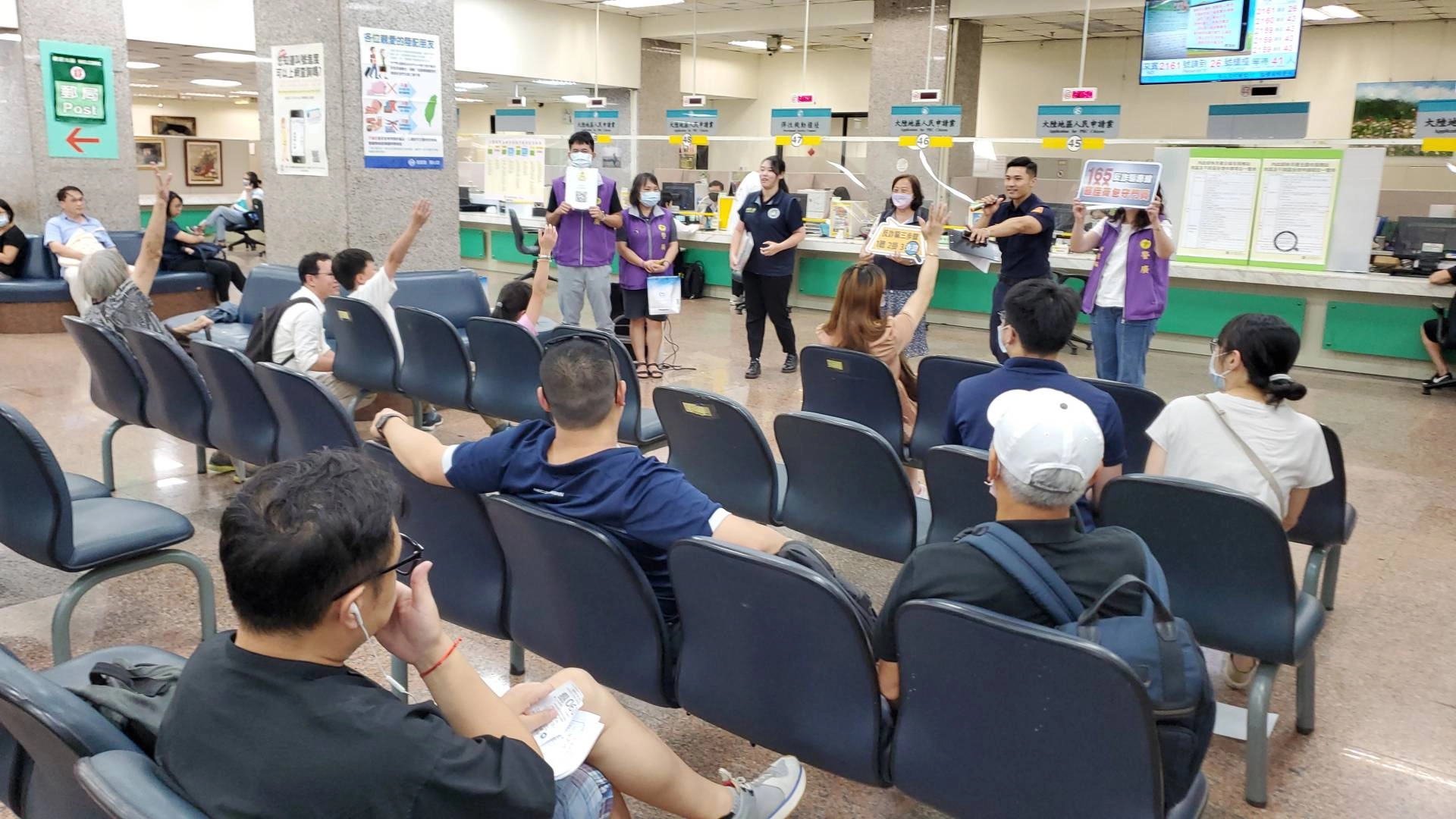 活動中,現場新住民及民眾們熱烈搶答。