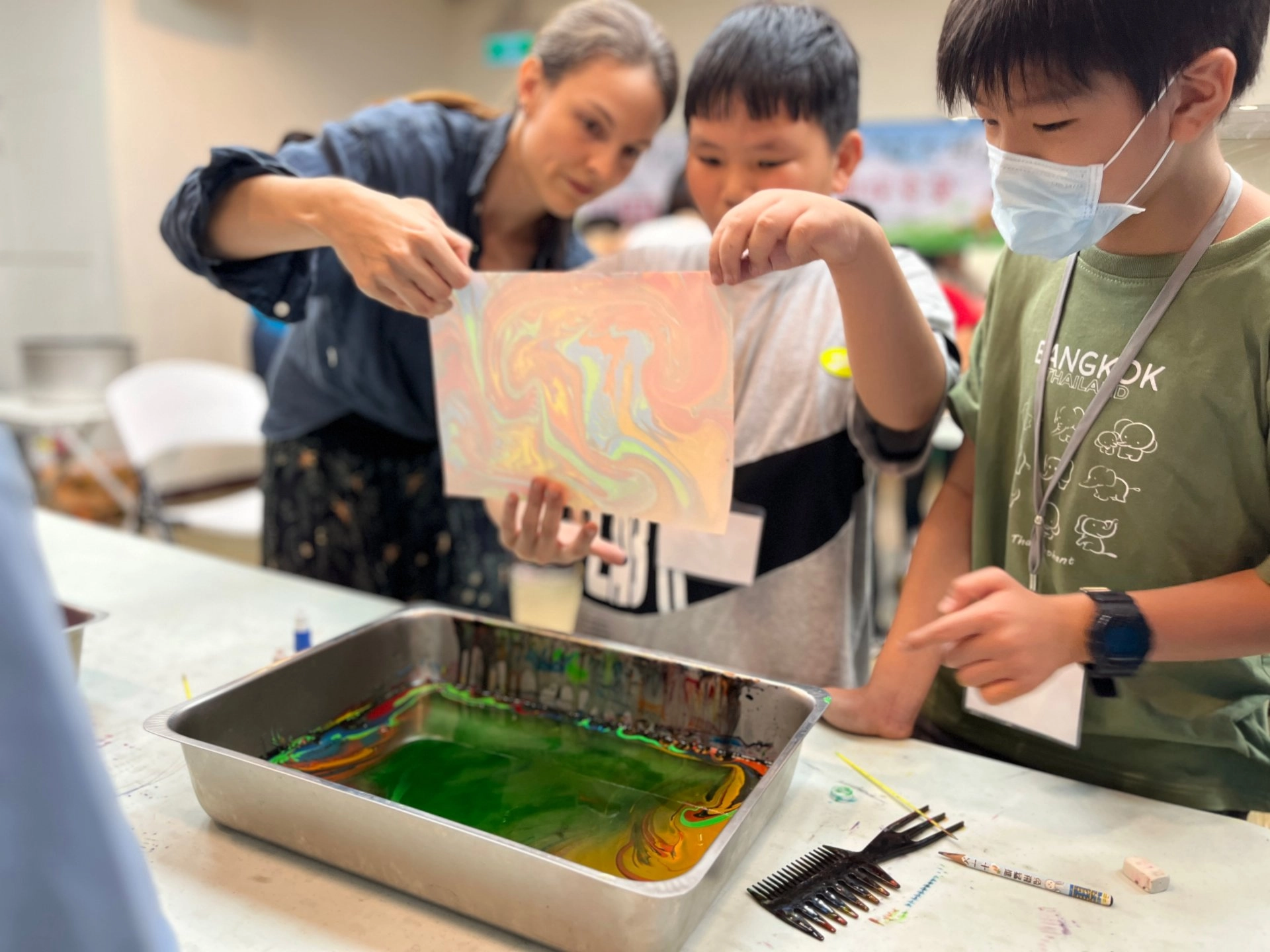學童透過四天各種不同領域的十六堂課程,在專業講師群的指導及啟發下,找回曾經遺落的學習熱情,也啟發了深藏的天賦與潛能。</p>